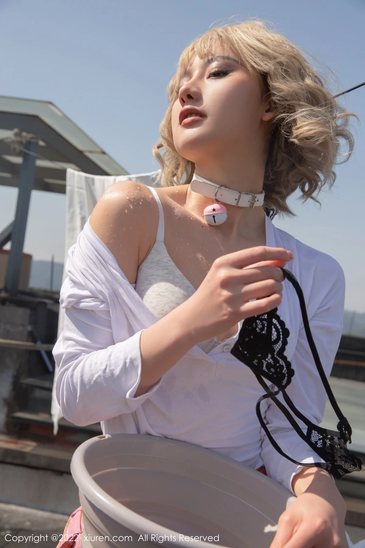 [[XiuRen秀人网]秀人网]No.5127_模特就是阿朱啊云南旅拍性感服饰半脱露白色内衣完美诱惑写真81P