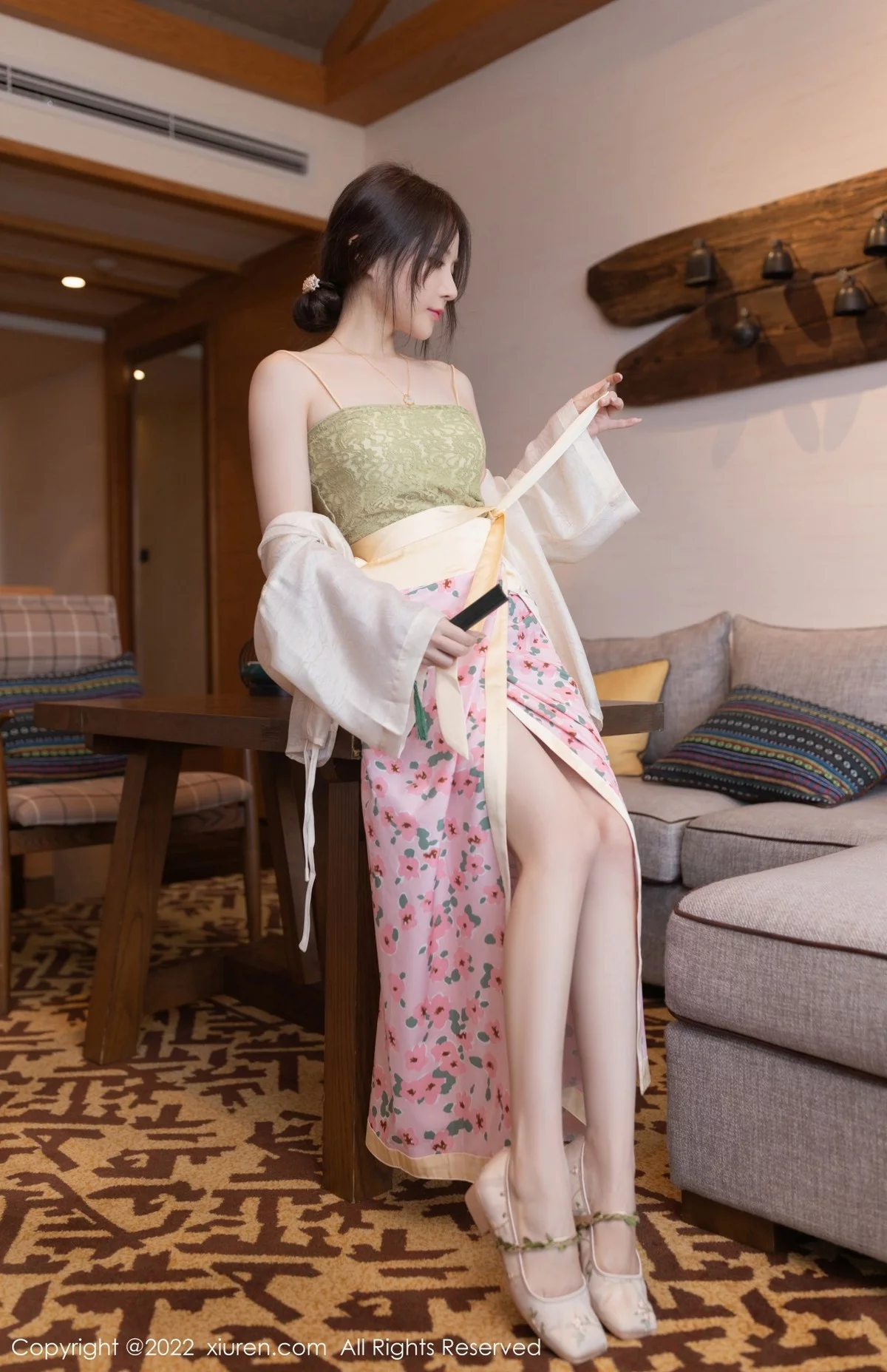 [[XiuRen秀人网]秀人网]No.5130_模特鱼子酱Fish云南旅拍私房浅色古装服饰秀曼妙身材诱惑写真78P