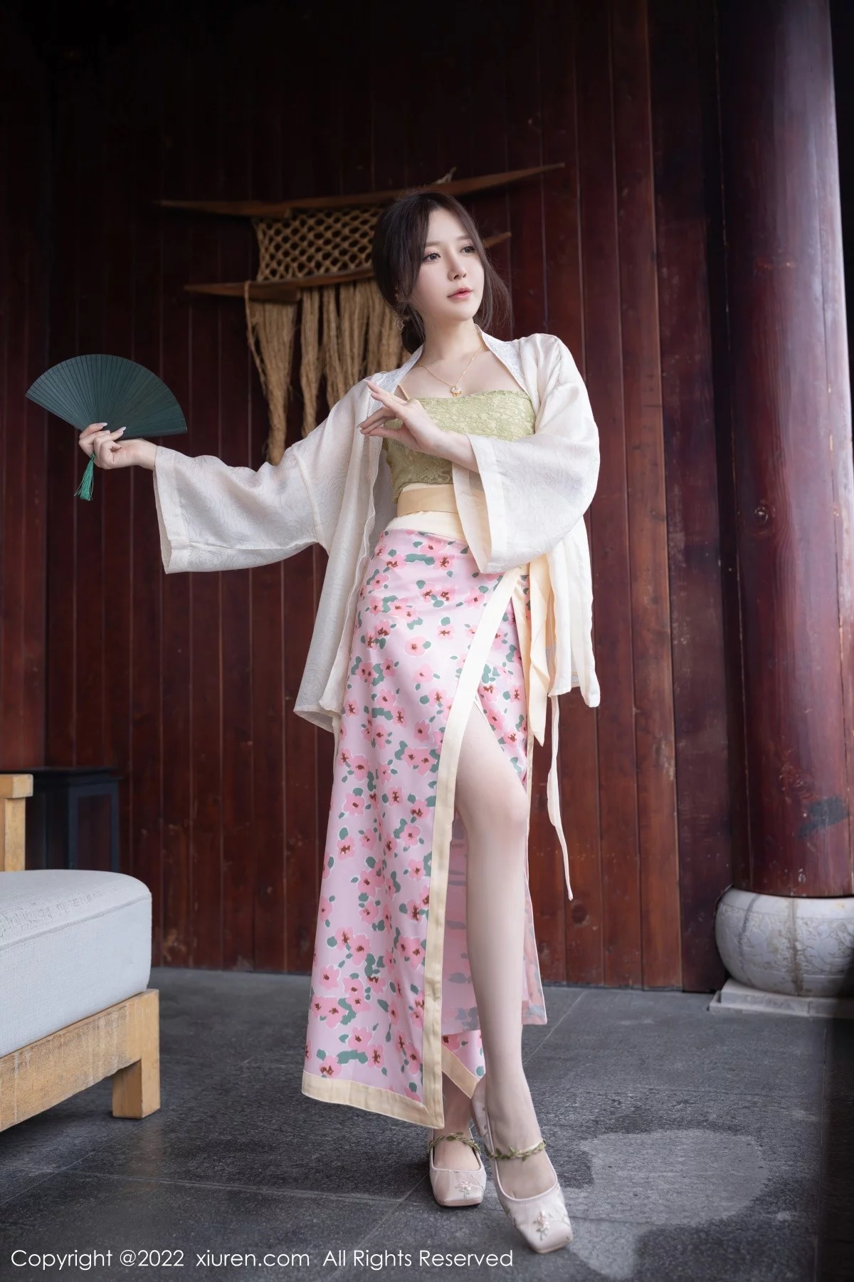 [[XiuRen秀人网]秀人网]No.5130_模特鱼子酱Fish云南旅拍私房浅色古装服饰秀曼妙身材诱惑写真78P