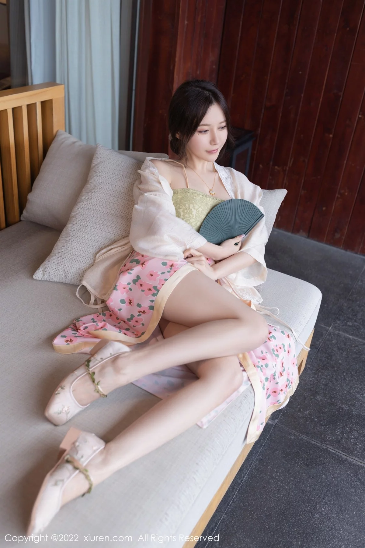 [[XiuRen秀人网]秀人网]No.5130_模特鱼子酱Fish云南旅拍私房浅色古装服饰秀曼妙身材诱惑写真78P