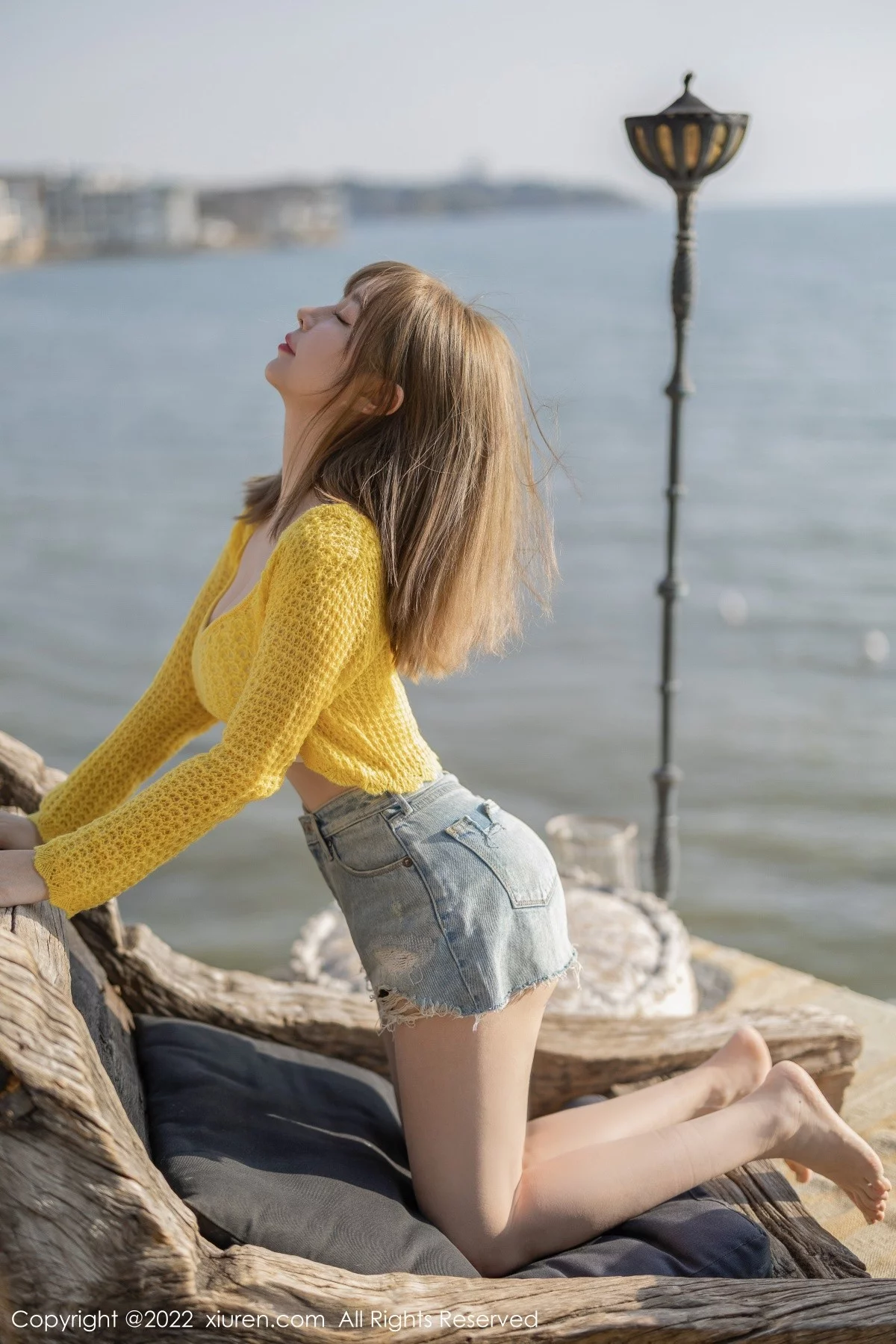 [[XiuRen秀人网]秀人网]No.5129_女神王雨纯大理旅拍黄色收身衣配原色丝袜秀豪乳翘臀诱惑写真53P