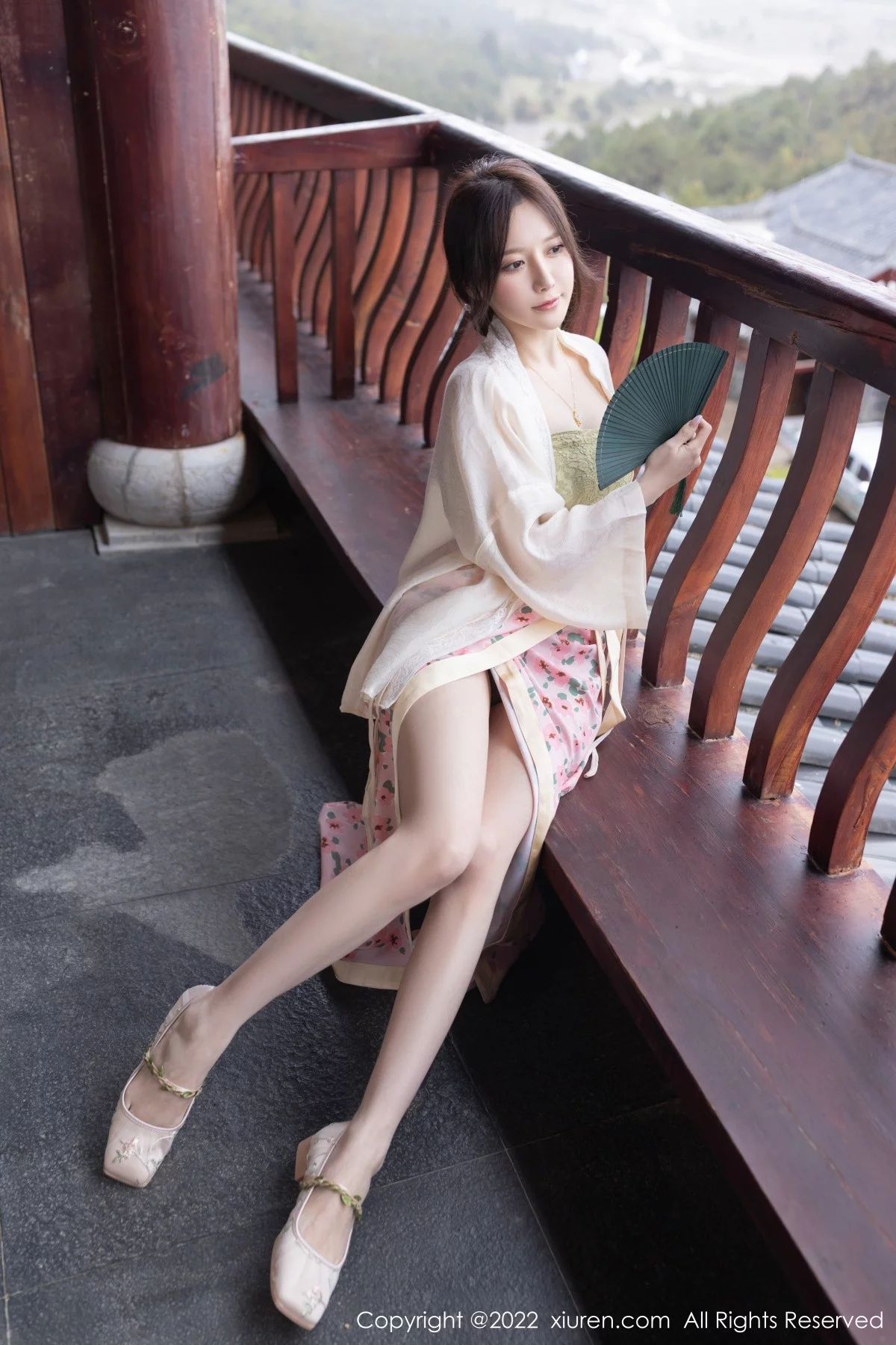 [[XiuRen秀人网]秀人网]No.5130_模特鱼子酱Fish云南旅拍私房浅色古装服饰秀曼妙身材诱惑写真78P