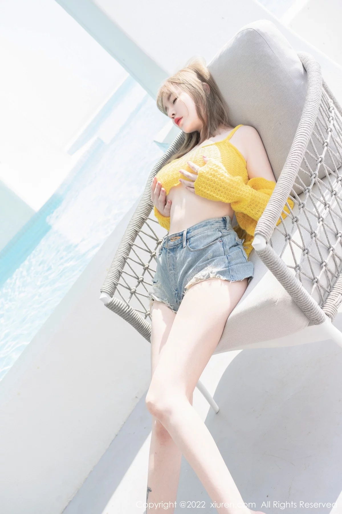 [[XiuRen秀人网]秀人网]No.5129_女神王雨纯大理旅拍黄色收身衣配原色丝袜秀豪乳翘臀诱惑写真53P