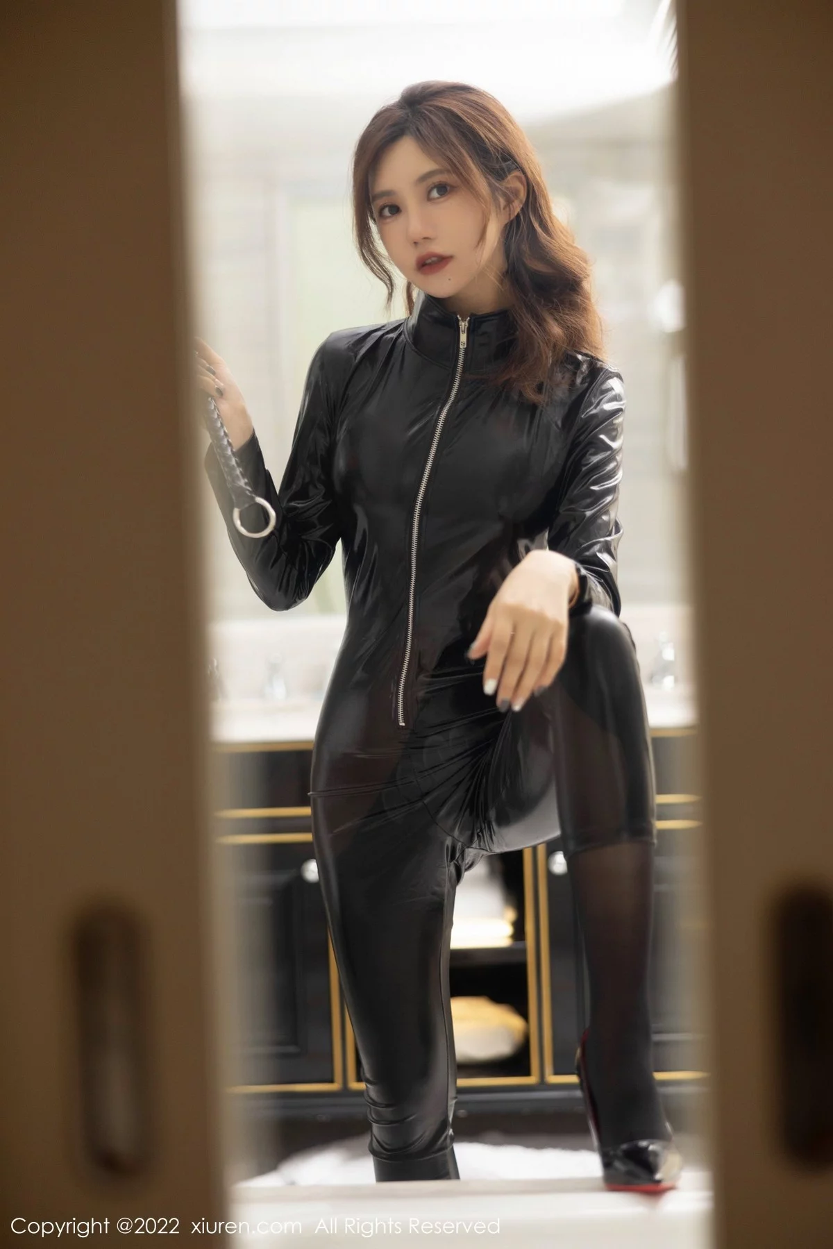 [[XiuRen秀人网]秀人网]No.5131_女神绮里嘉ula海南心愿旅拍脱黑色皮质连体衣露性感内衣诱惑写真96P