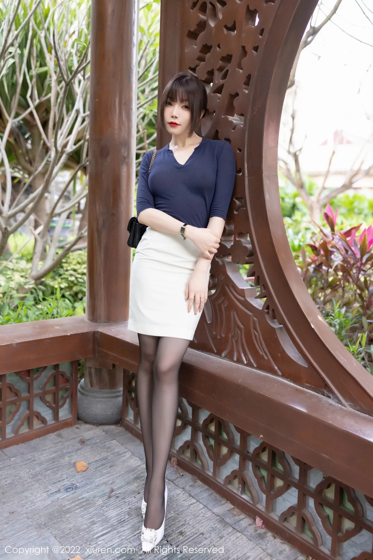 [[XiuRen秀人网]秀人网]No.5132_女神芝芝Booty性感蓝色真空收身上衣配超薄黑丝撩人诱惑写真109P