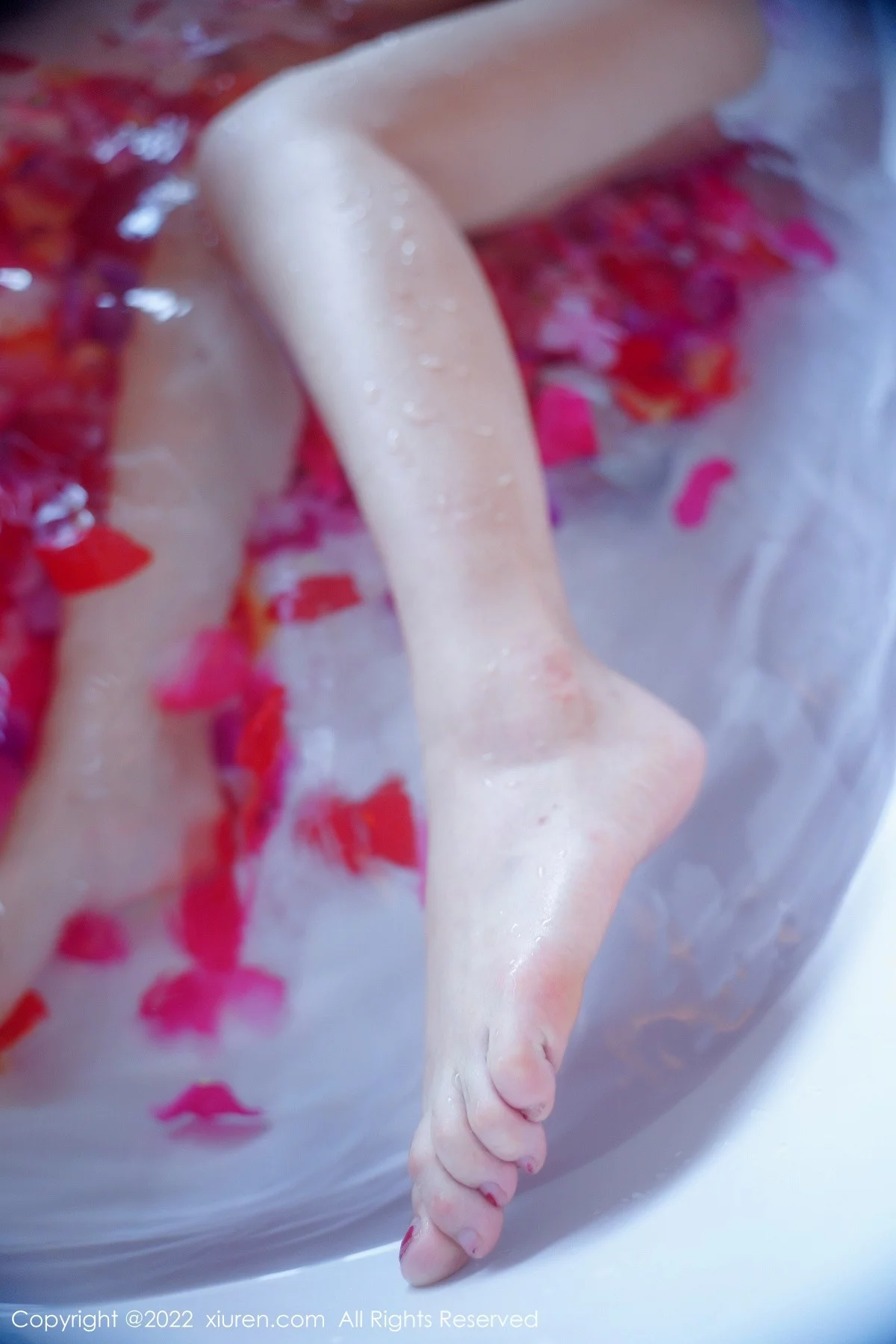 [[XiuRen秀人网]秀人网]No.5134_模特西门小玉蒸汽浴室里红带裹身秀火辣身材傲人豪乳诱惑写真66P