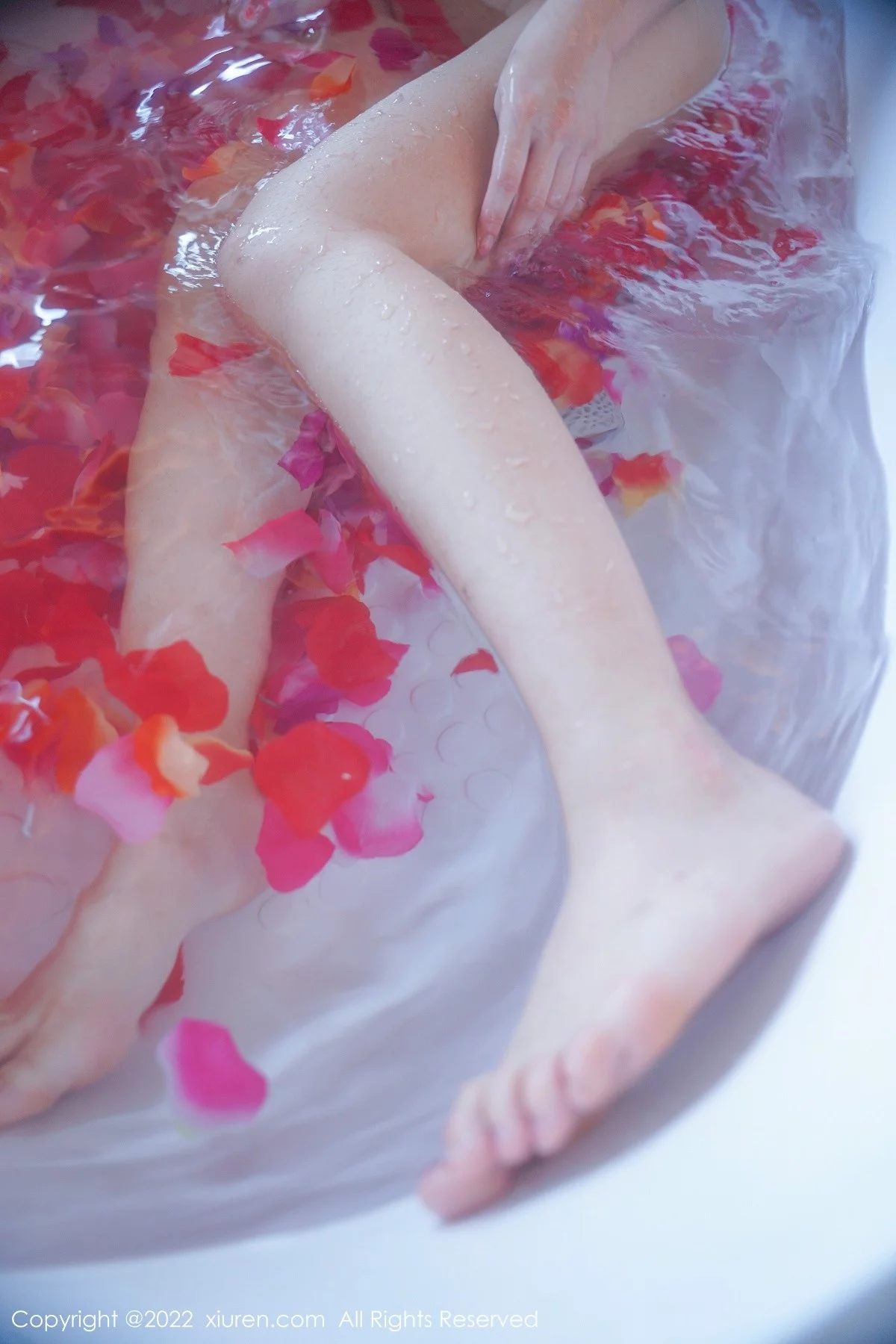 [[XiuRen秀人网]秀人网]No.5134_模特西门小玉蒸汽浴室里红带裹身秀火辣身材傲人豪乳诱惑写真66P