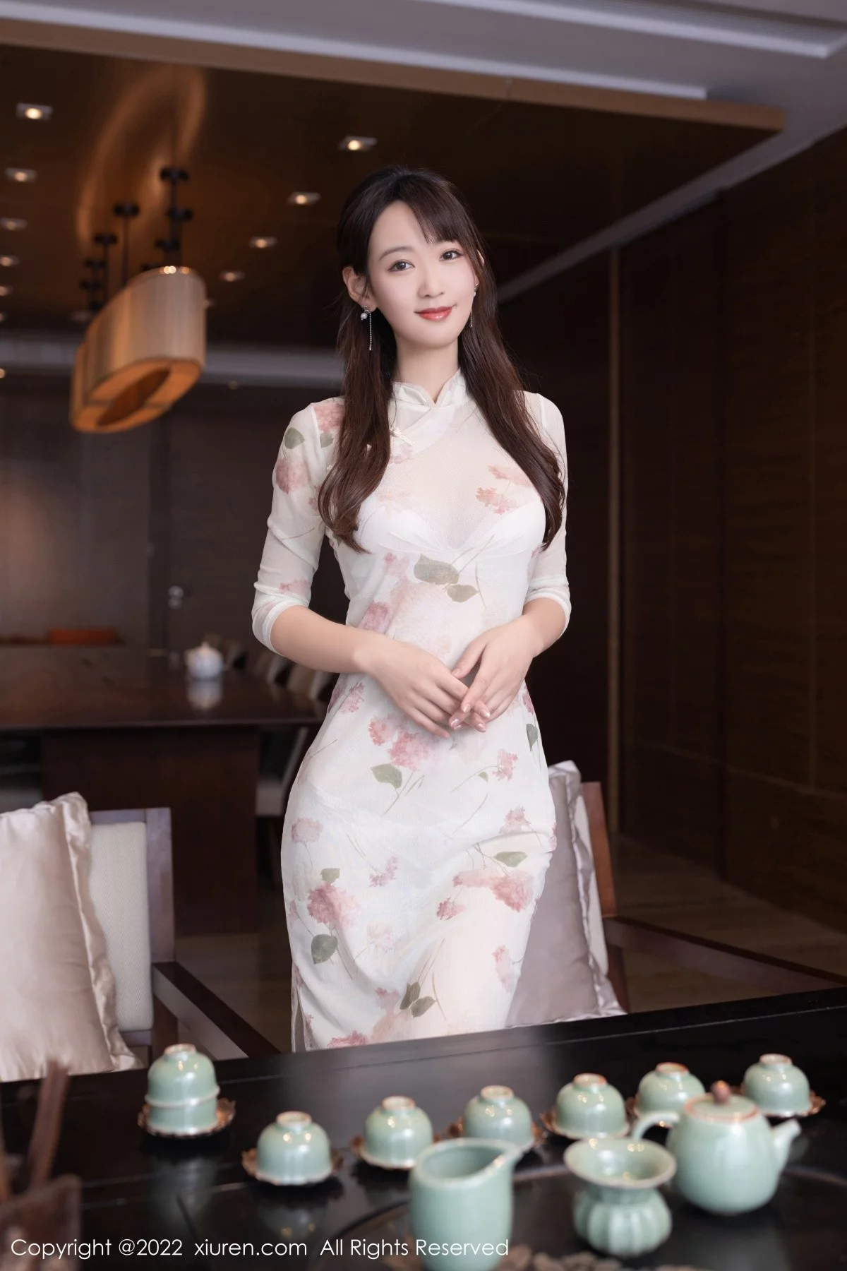 [[XiuRen秀人网]秀人网]No.5139_模特唐安琪广州-云南旅拍半脱白色轻透旗袍露性感内衣诱惑写真82P