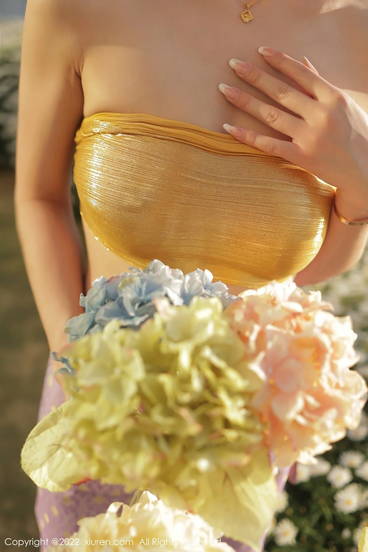 [[XiuRen秀人网]秀人网]No.5135_模特李雅柔大理旅拍洱海场景黄色抹胸服饰秀高挑身材诱惑写真67P