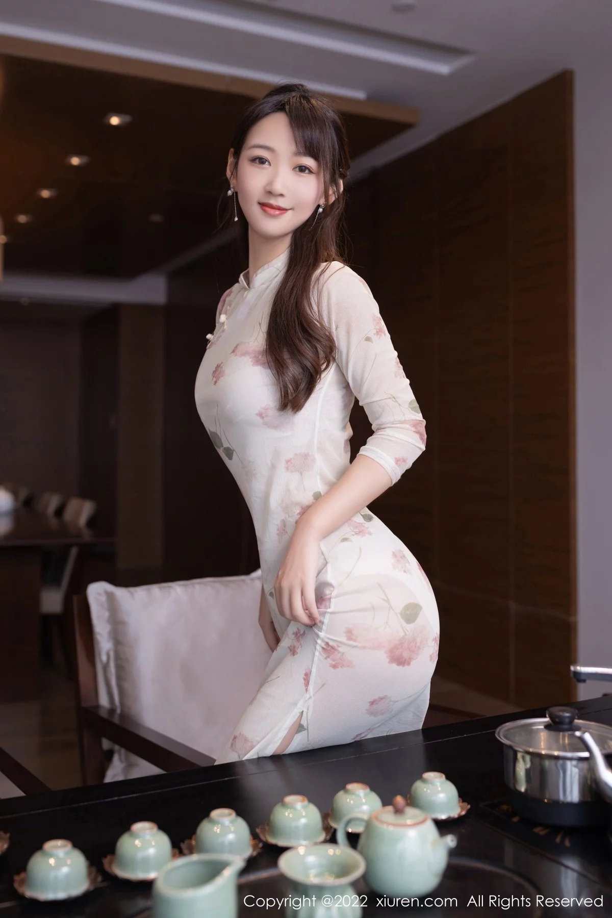 [[XiuRen秀人网]秀人网]No.5139_模特唐安琪广州-云南旅拍半脱白色轻透旗袍露性感内衣诱惑写真82P