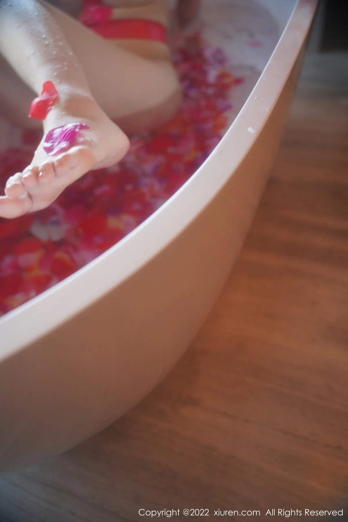 [[XiuRen秀人网]秀人网]No.5134_模特西门小玉蒸汽浴室里红带裹身秀火辣身材傲人豪乳诱惑写真66P