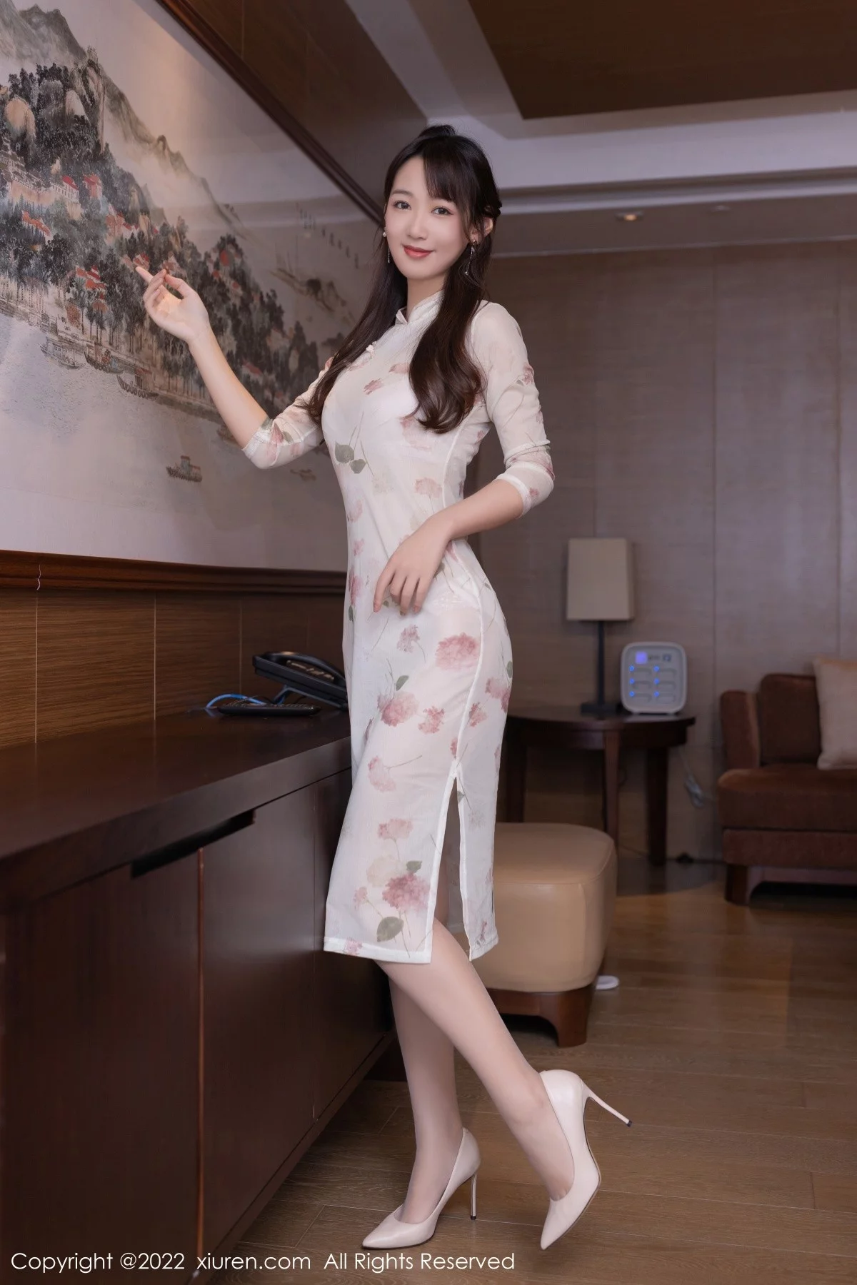 [[XiuRen秀人网]秀人网]No.5139_模特唐安琪广州-云南旅拍半脱白色轻透旗袍露性感内衣诱惑写真82P