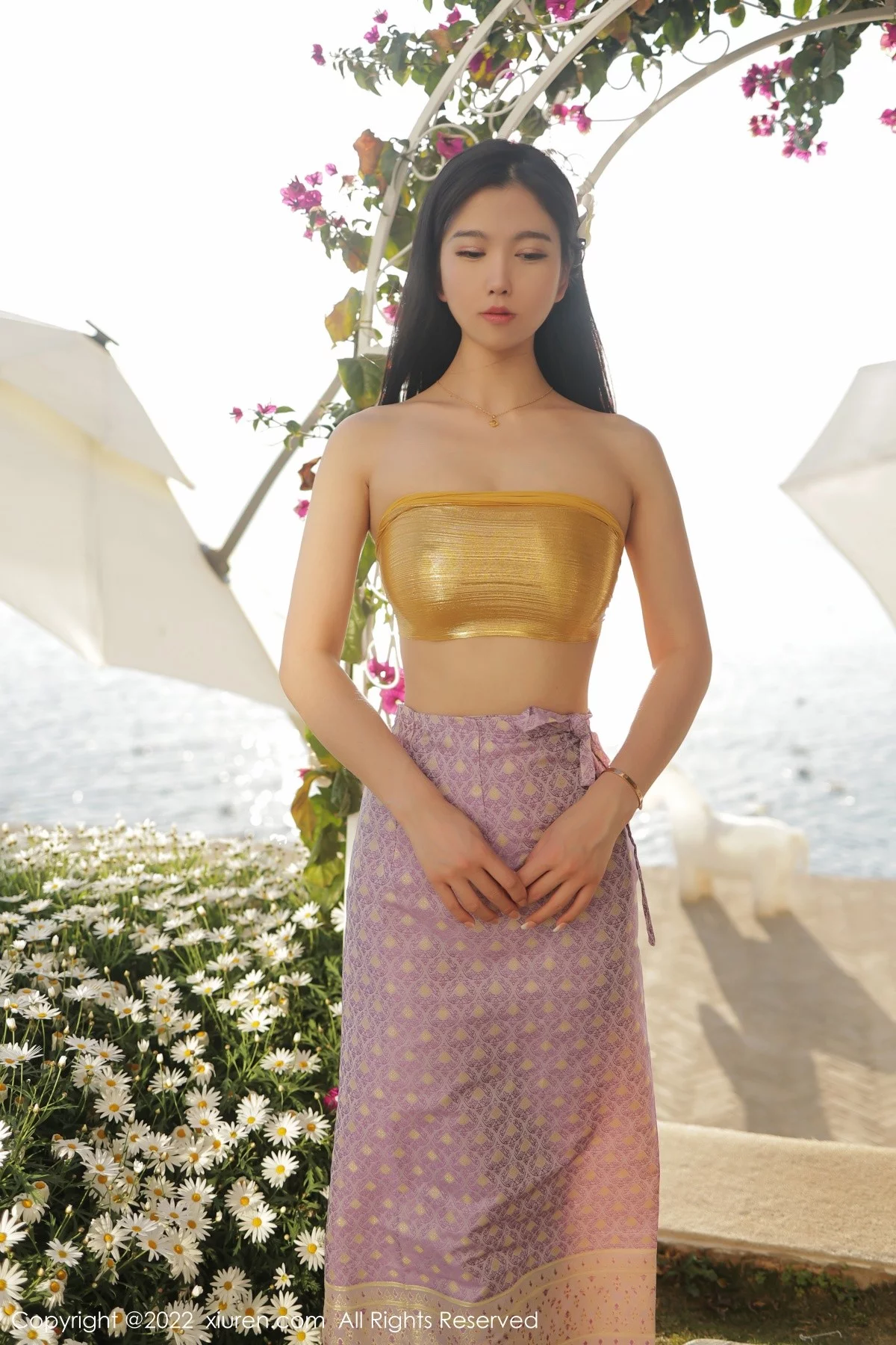 [[XiuRen秀人网]秀人网]No.5135_模特李雅柔大理旅拍洱海场景黄色抹胸服饰秀高挑身材诱惑写真67P