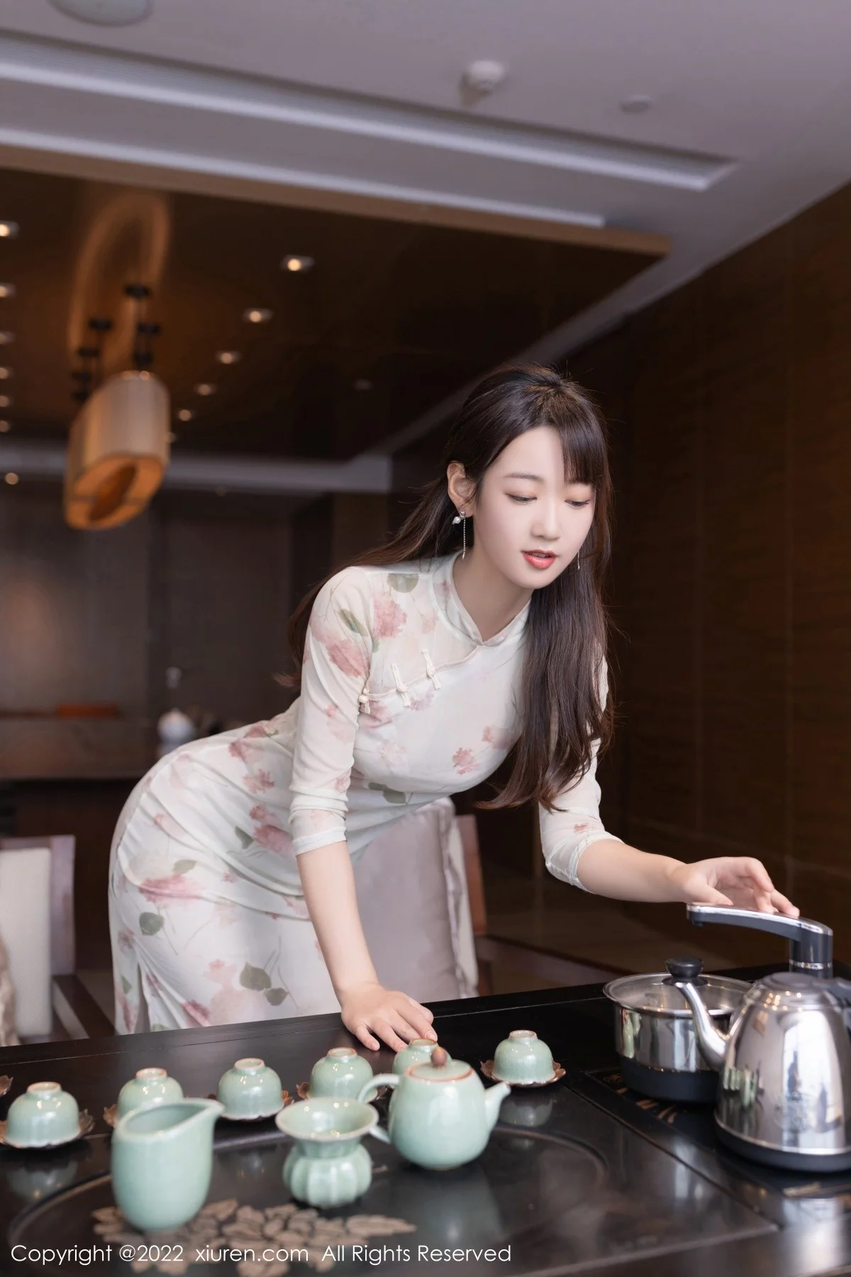 [[XiuRen秀人网]秀人网]No.5139_模特唐安琪广州-云南旅拍半脱白色轻透旗袍露性感内衣诱惑写真82P