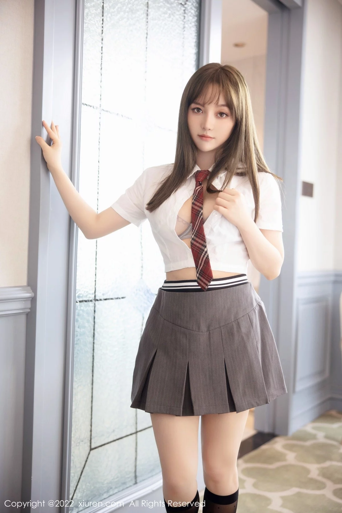 [[XiuRen秀人网]秀人网]No.5143_模特豆瓣酱性感白T配灰短裙半脱露性感内衣秀丰满身材诱惑写真72P
