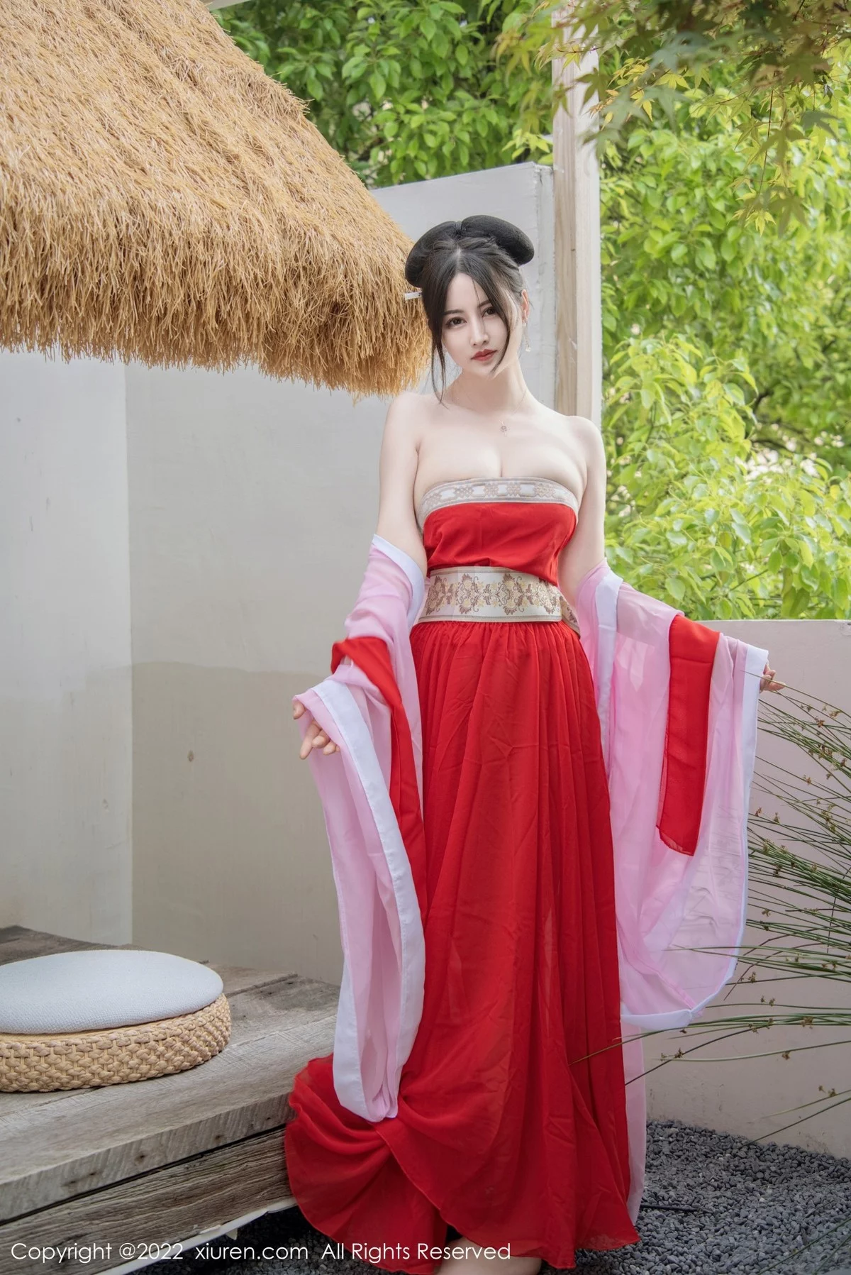 [[XiuRen秀人网]秀人网]No.5141_模特诗诗kiki性感古装服饰配无内肉丝半脱秀惹火身材诱惑写真80P