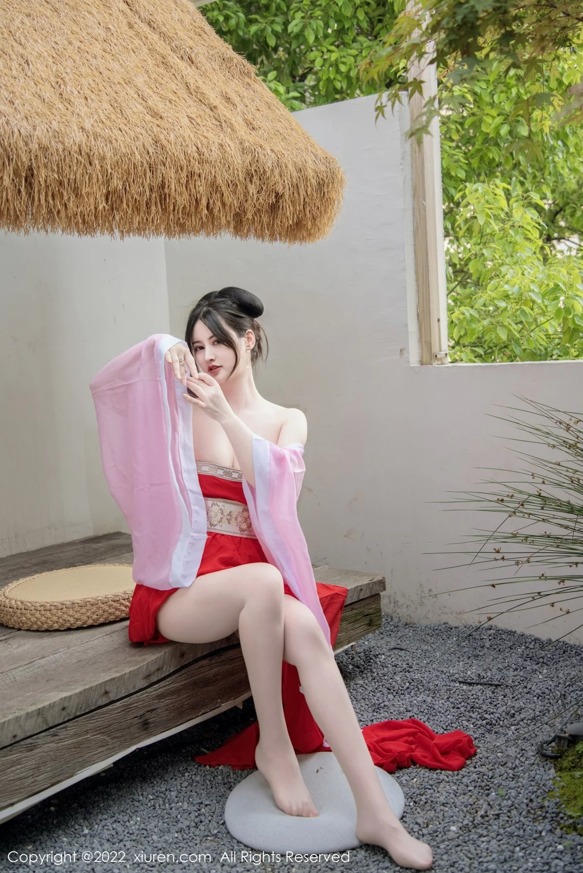 [[XiuRen秀人网]秀人网]No.5141_模特诗诗kiki性感古装服饰配无内肉丝半脱秀惹火身材诱惑写真80P