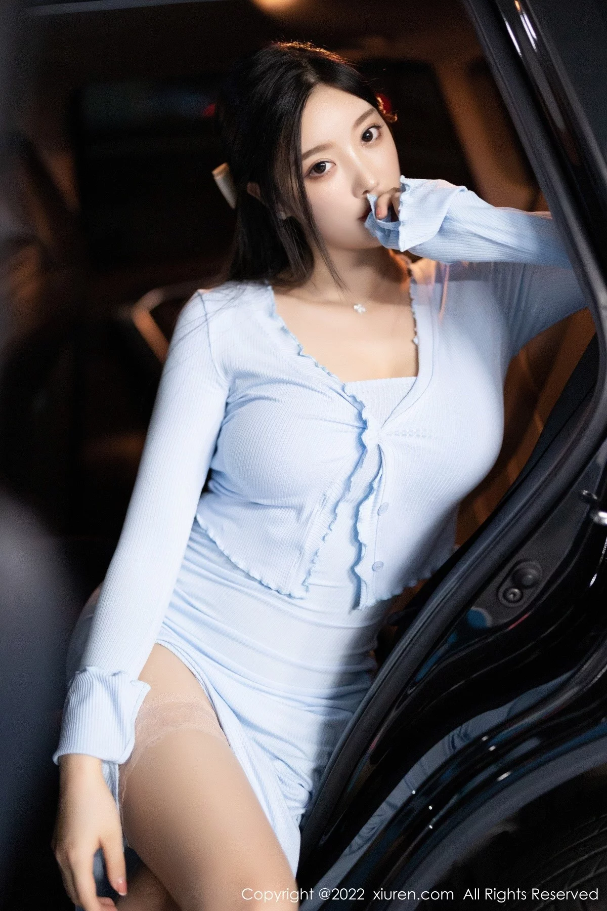 [[XiuRen秀人网]秀人网]No.5144_女神杨晨晨Yome都市丽人系列淡蓝长裙配蕾丝袜完美诱惑写真101P