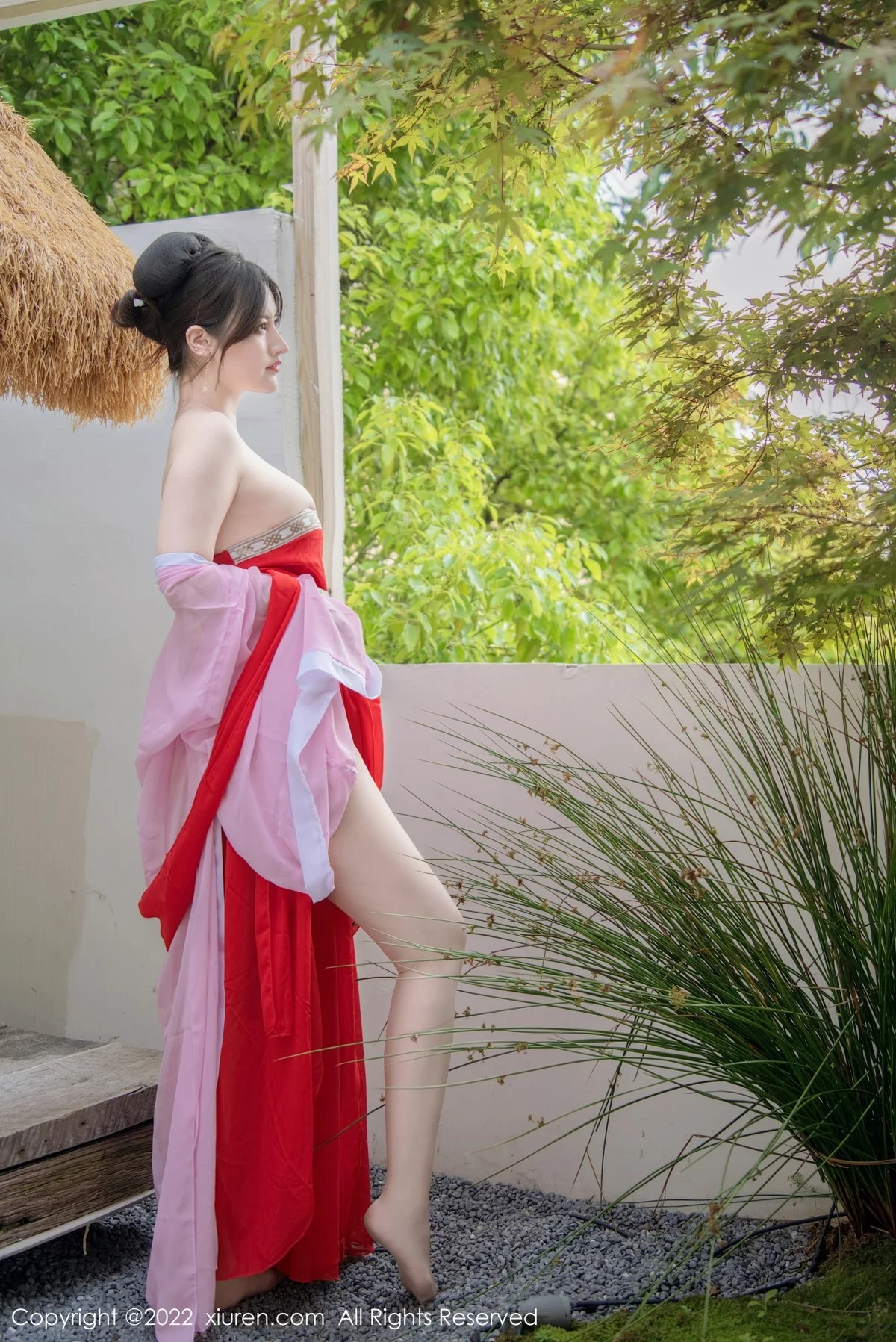 [[XiuRen秀人网]秀人网]No.5141_模特诗诗kiki性感古装服饰配无内肉丝半脱秀惹火身材诱惑写真80P