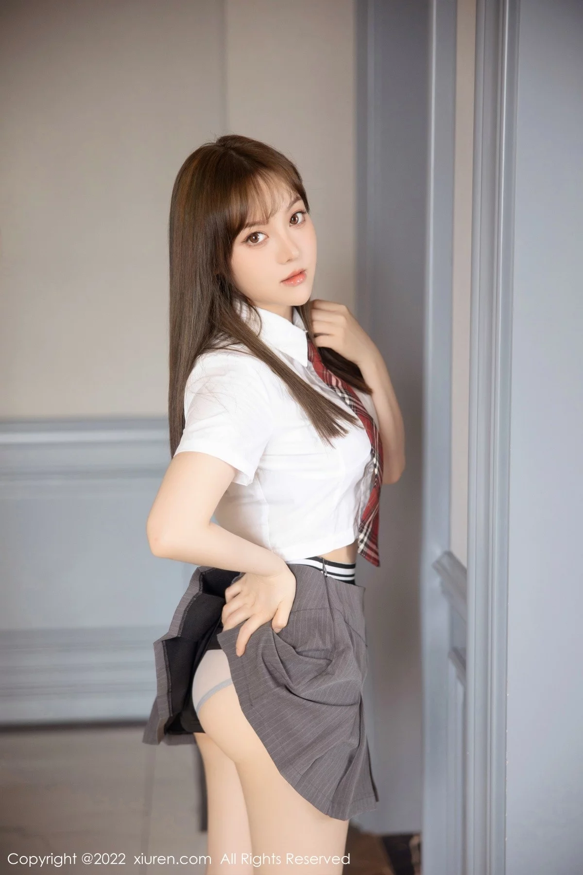 [[XiuRen秀人网]秀人网]No.5143_模特豆瓣酱性感白T配灰短裙半脱露性感内衣秀丰满身材诱惑写真72P