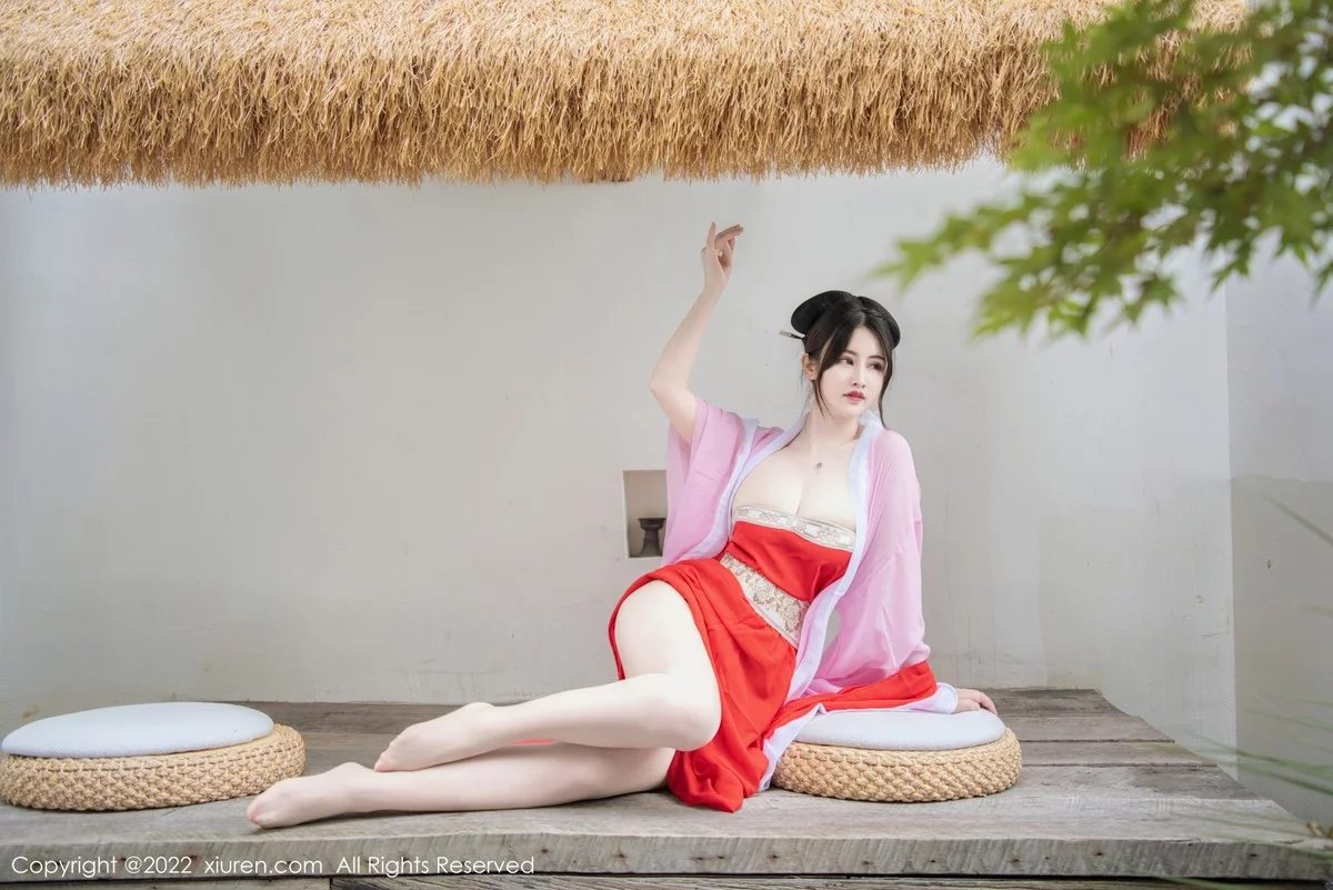 [[XiuRen秀人网]秀人网]No.5141_模特诗诗kiki性感古装服饰配无内肉丝半脱秀惹火身材诱惑写真80P