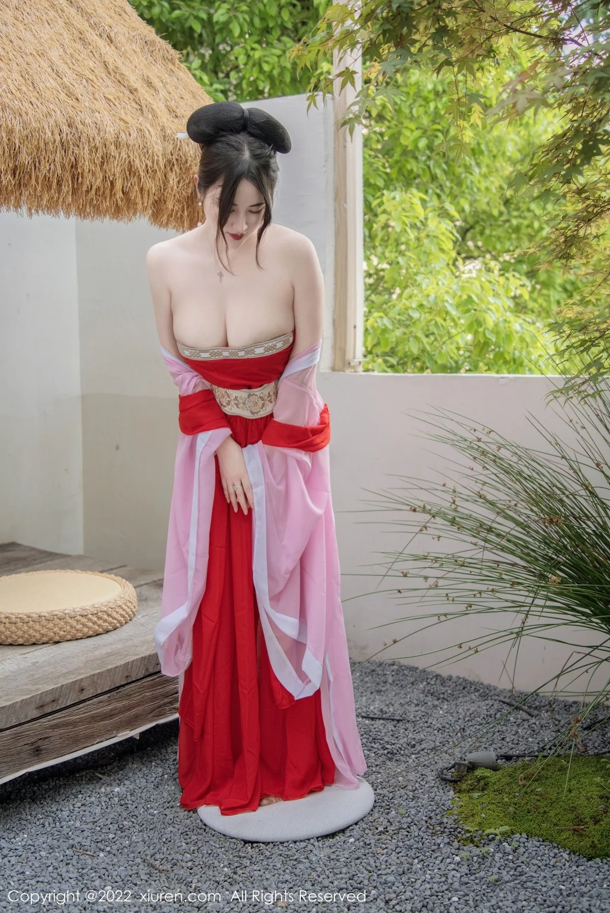 [[XiuRen秀人网]秀人网]No.5141_模特诗诗kiki性感古装服饰配无内肉丝半脱秀惹火身材诱惑写真80P