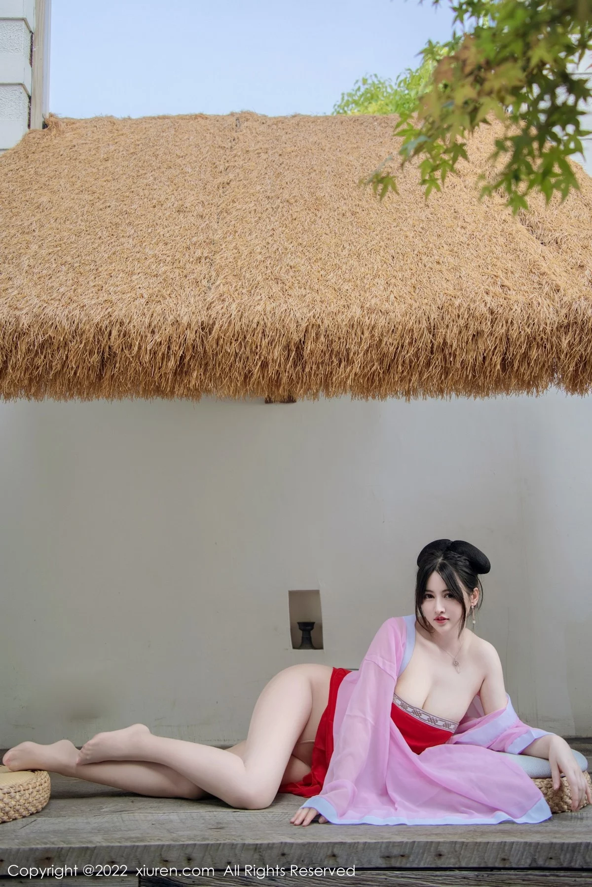 [[XiuRen秀人网]秀人网]No.5141_模特诗诗kiki性感古装服饰配无内肉丝半脱秀惹火身材诱惑写真80P