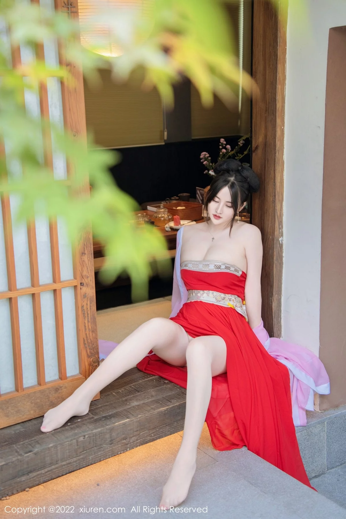 [[XiuRen秀人网]秀人网]No.5141_模特诗诗kiki性感古装服饰配无内肉丝半脱秀惹火身材诱惑写真80P