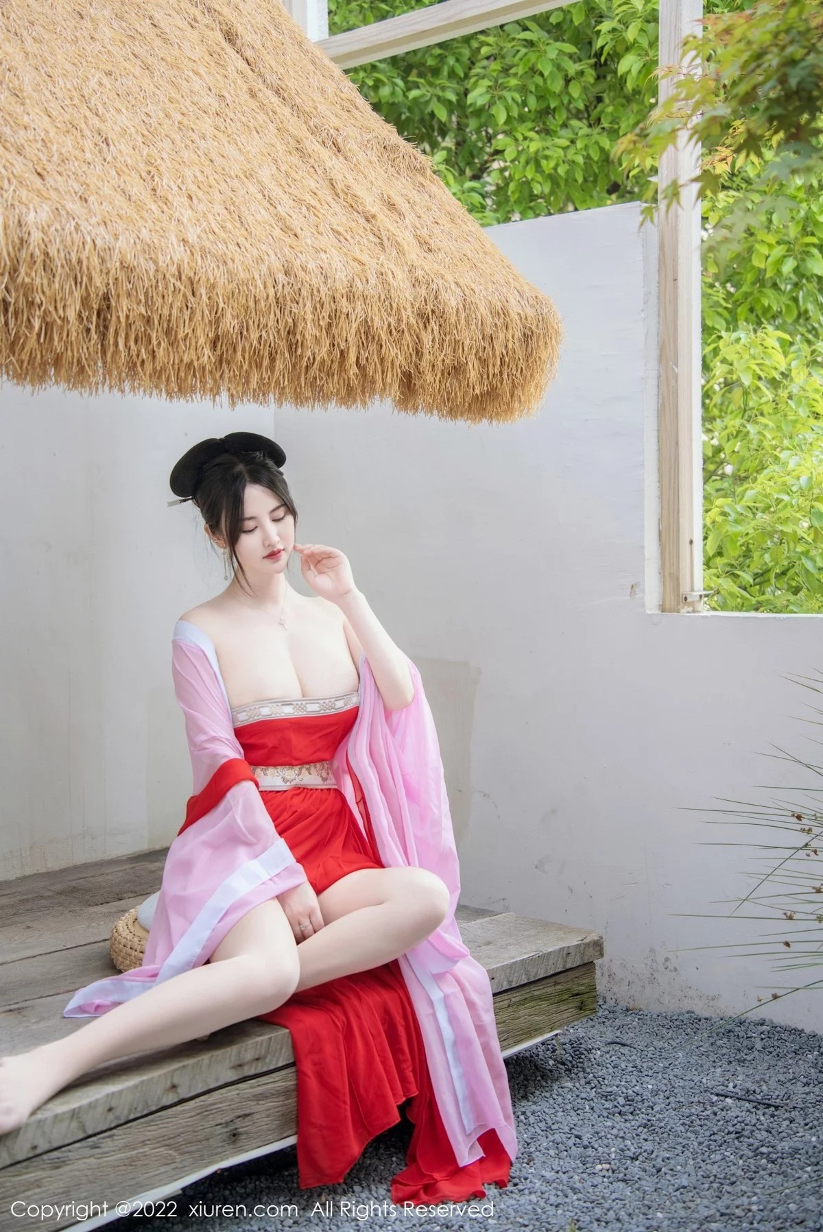 [[XiuRen秀人网]秀人网]No.5141_模特诗诗kiki性感古装服饰配无内肉丝半脱秀惹火身材诱惑写真80P