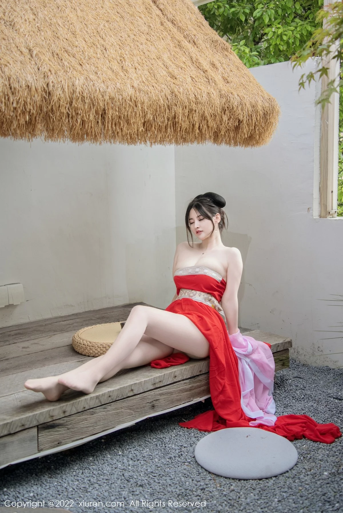 [[XiuRen秀人网]秀人网]No.5141_模特诗诗kiki性感古装服饰配无内肉丝半脱秀惹火身材诱惑写真80P