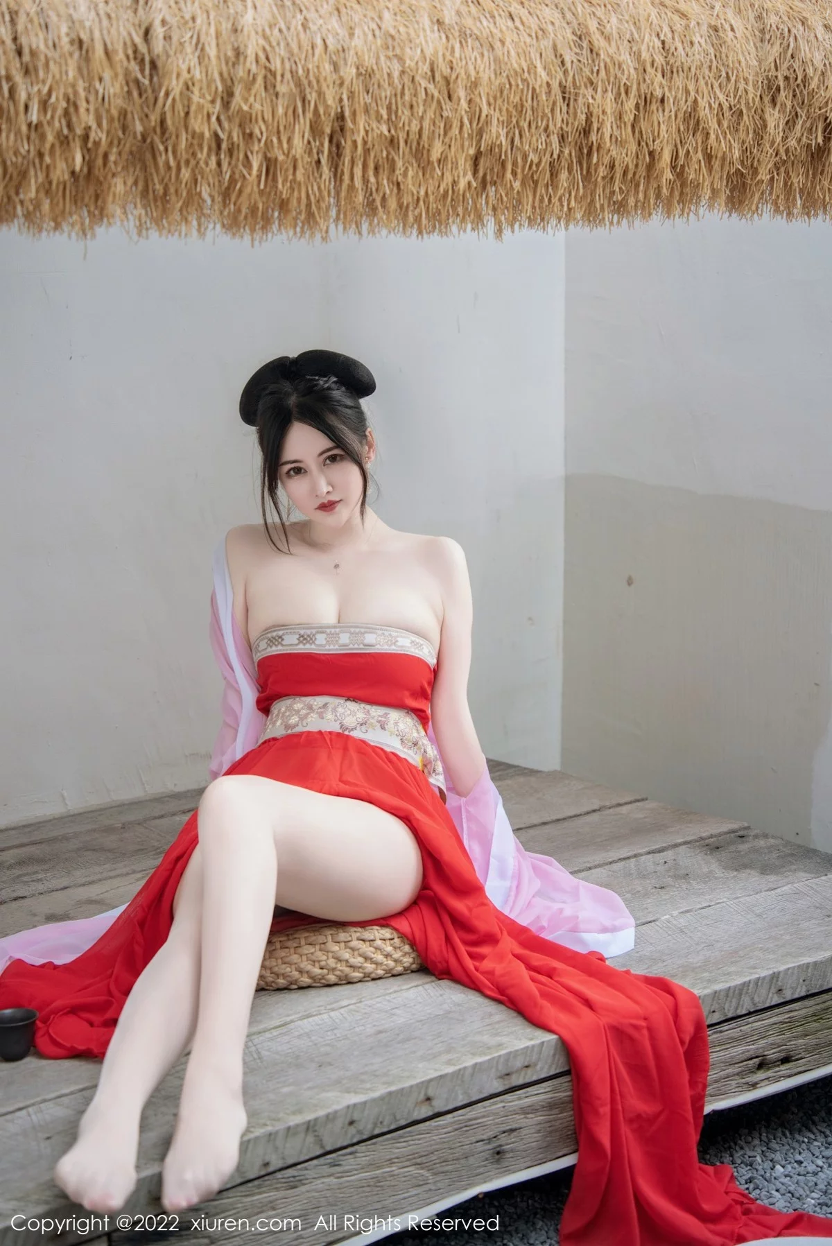 [[XiuRen秀人网]秀人网]No.5141_模特诗诗kiki性感古装服饰配无内肉丝半脱秀惹火身材诱惑写真80P