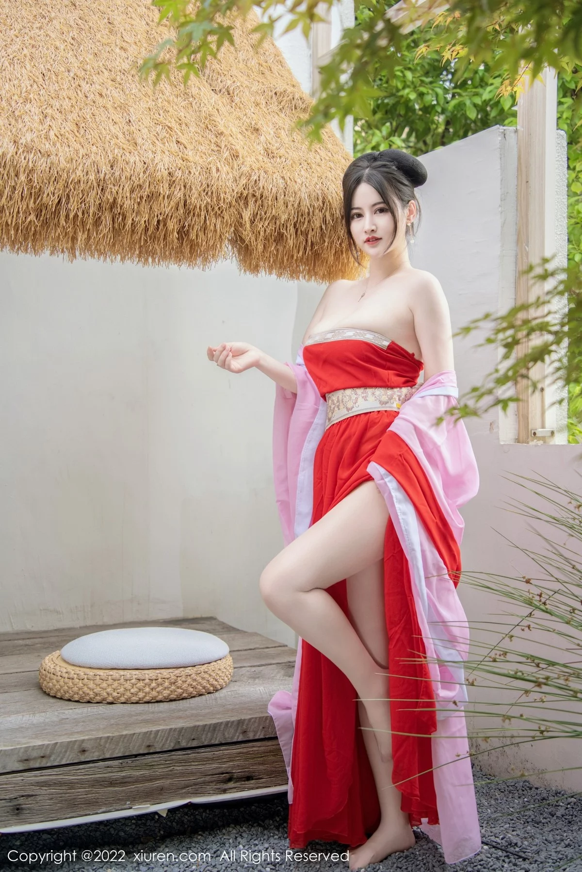 [[XiuRen秀人网]秀人网]No.5141_模特诗诗kiki性感古装服饰配无内肉丝半脱秀惹火身材诱惑写真80P