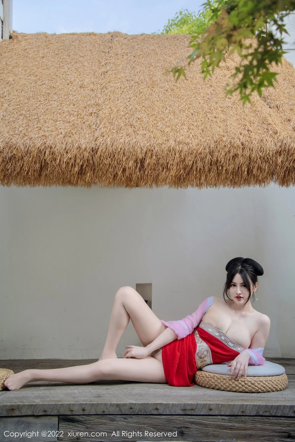 [[XiuRen秀人网]秀人网]No.5141_模特诗诗kiki性感古装服饰配无内肉丝半脱秀惹火身材诱惑写真80P