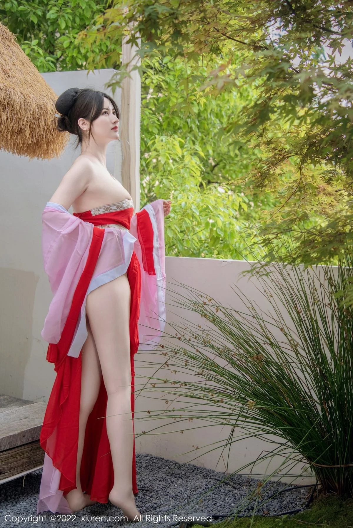 [[XiuRen秀人网]秀人网]No.5141_模特诗诗kiki性感古装服饰配无内肉丝半脱秀惹火身材诱惑写真80P