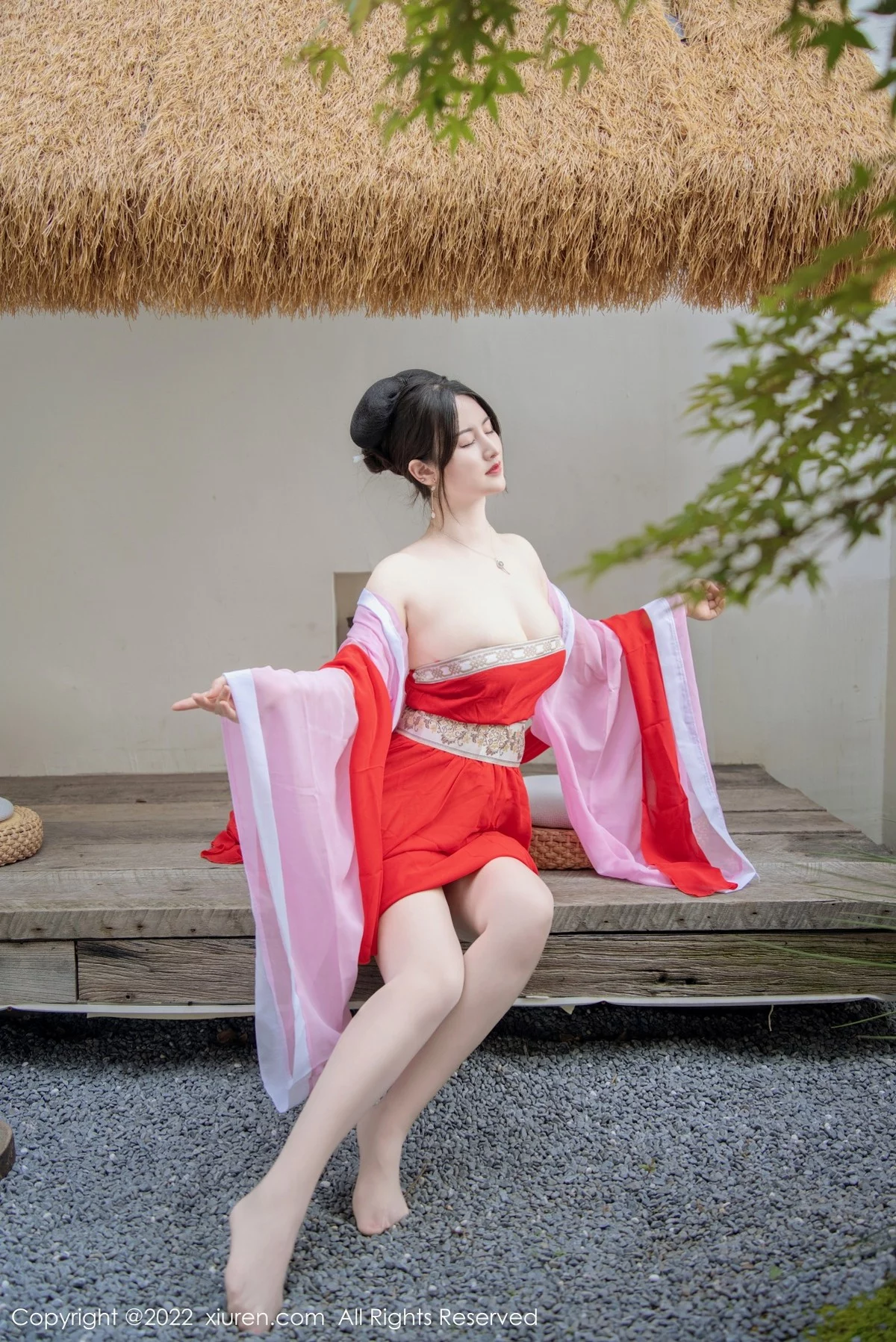 [[XiuRen秀人网]秀人网]No.5141_模特诗诗kiki性感古装服饰配无内肉丝半脱秀惹火身材诱惑写真80P