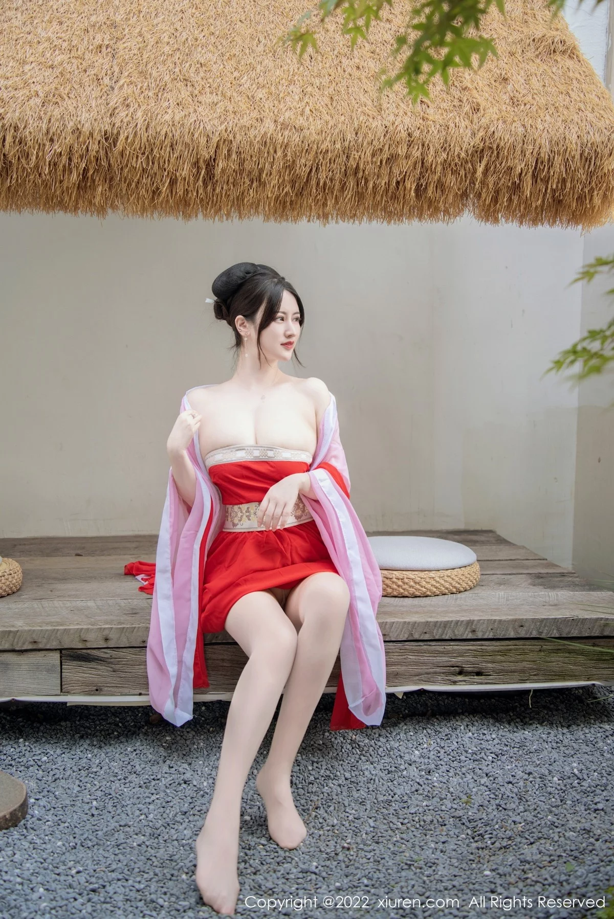 [[XiuRen秀人网]秀人网]No.5141_模特诗诗kiki性感古装服饰配无内肉丝半脱秀惹火身材诱惑写真80P