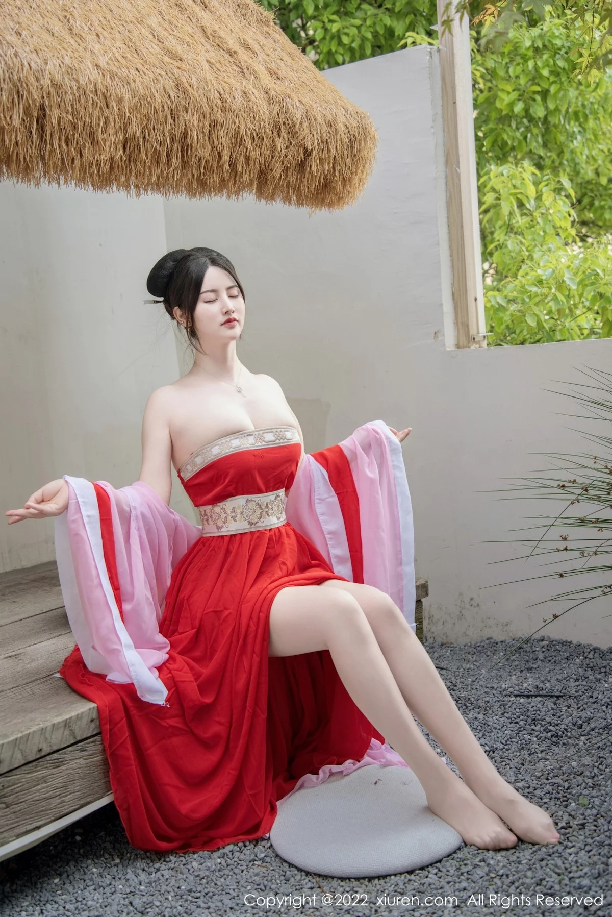 [[XiuRen秀人网]秀人网]No.5141_模特诗诗kiki性感古装服饰配无内肉丝半脱秀惹火身材诱惑写真80P