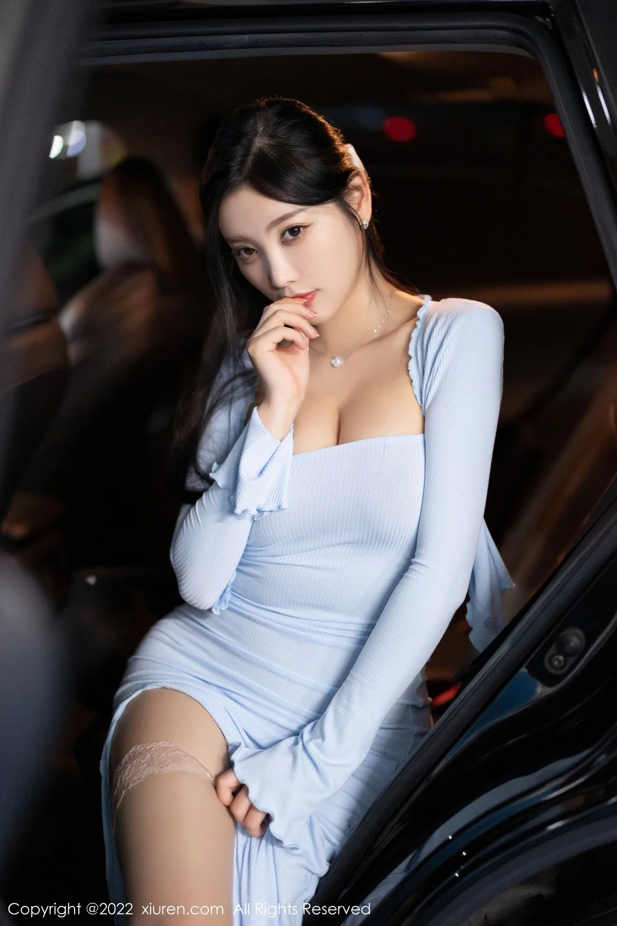 [[XiuRen秀人网]秀人网]No.5144_女神杨晨晨Yome都市丽人系列淡蓝长裙配蕾丝袜完美诱惑写真101P