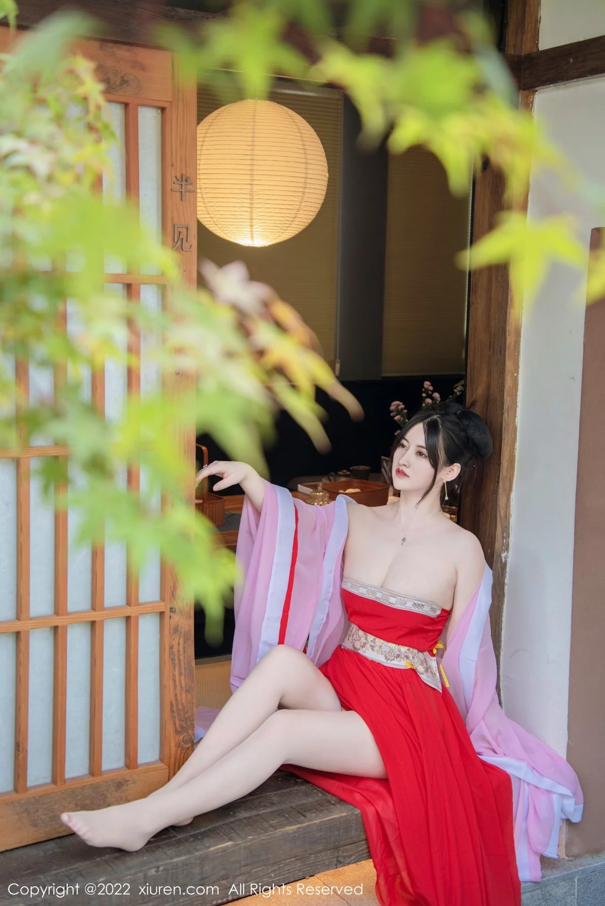 [[XiuRen秀人网]秀人网]No.5141_模特诗诗kiki性感古装服饰配无内肉丝半脱秀惹火身材诱惑写真80P