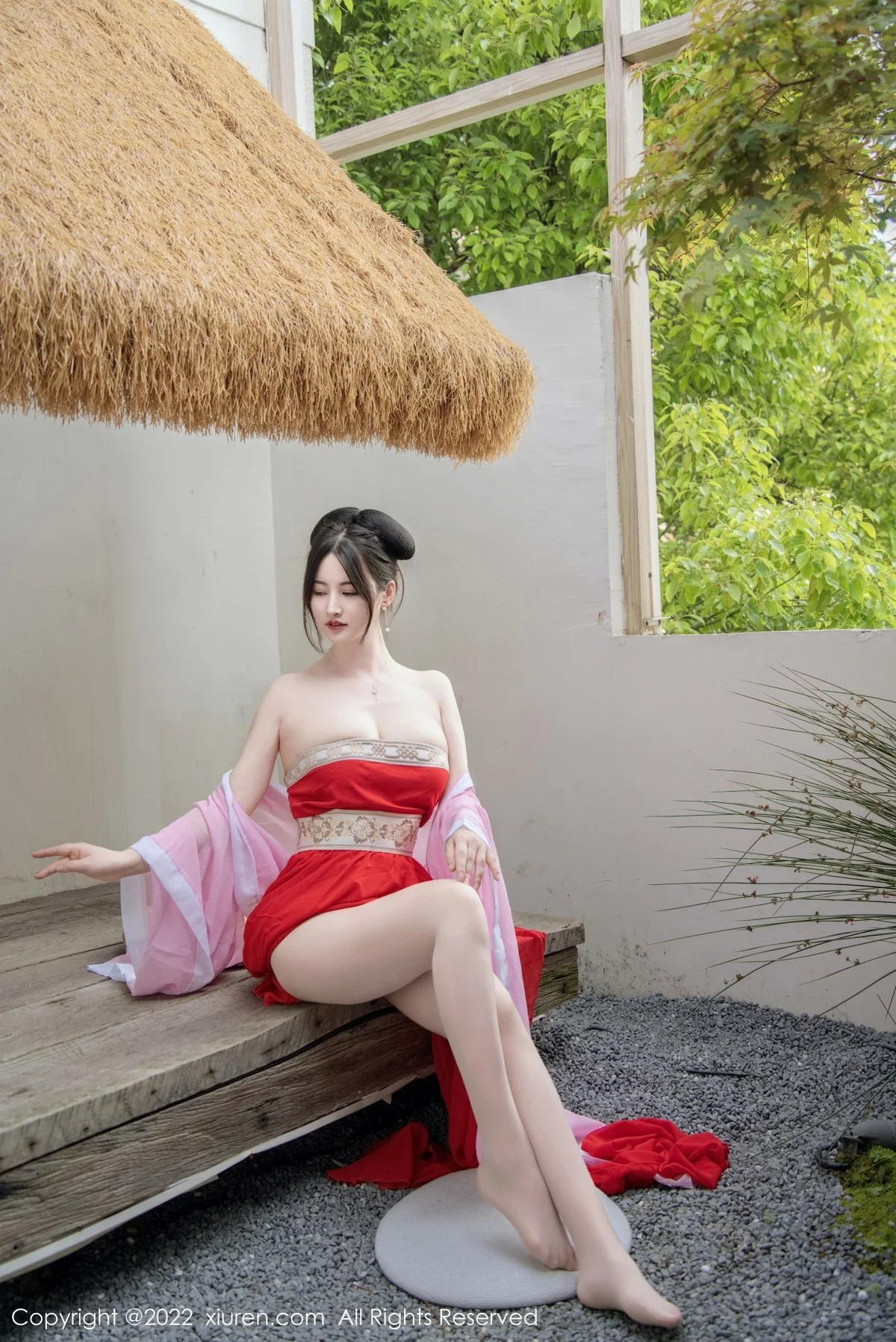 [[XiuRen秀人网]秀人网]No.5141_模特诗诗kiki性感古装服饰配无内肉丝半脱秀惹火身材诱惑写真80P