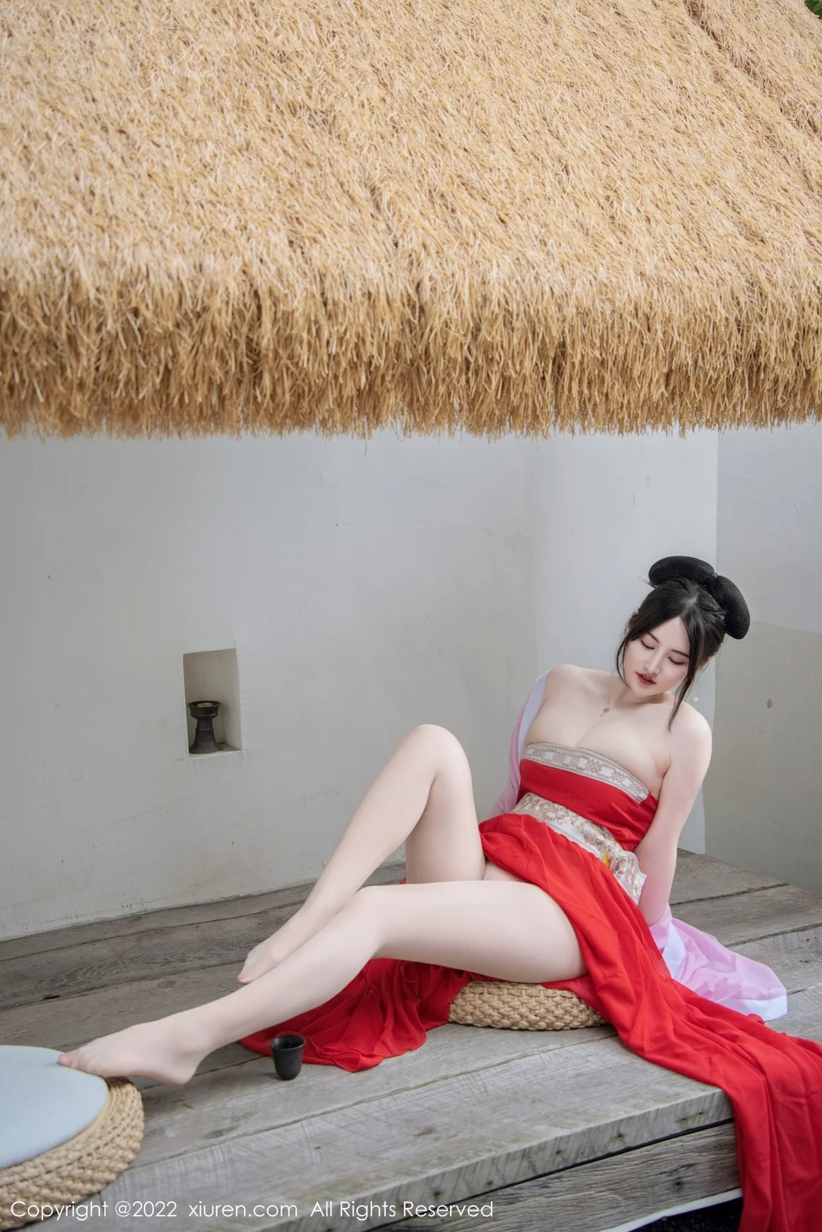 [[XiuRen秀人网]秀人网]No.5141_模特诗诗kiki性感古装服饰配无内肉丝半脱秀惹火身材诱惑写真80P