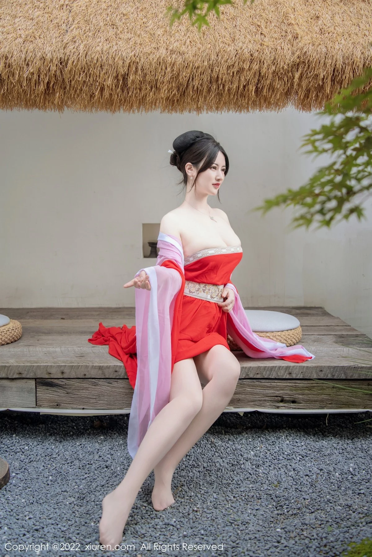 [[XiuRen秀人网]秀人网]No.5141_模特诗诗kiki性感古装服饰配无内肉丝半脱秀惹火身材诱惑写真80P