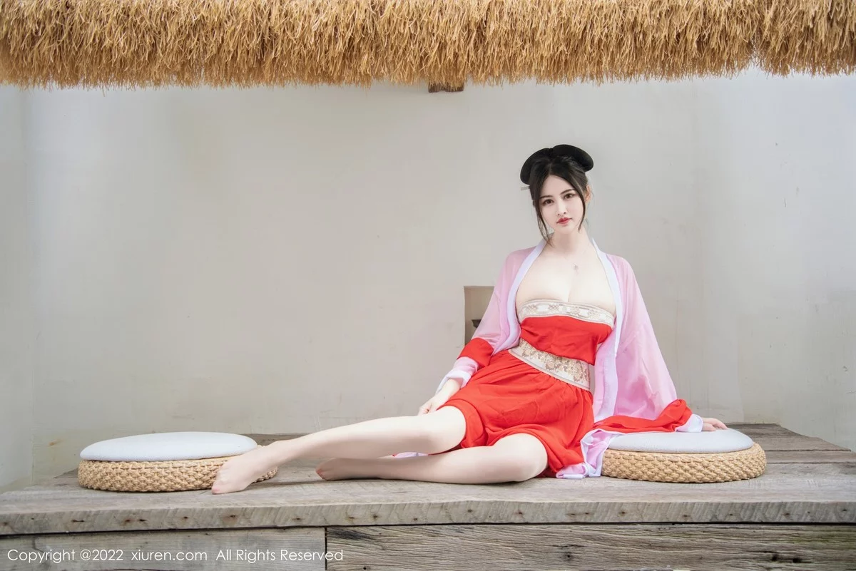 [[XiuRen秀人网]秀人网]No.5141_模特诗诗kiki性感古装服饰配无内肉丝半脱秀惹火身材诱惑写真80P