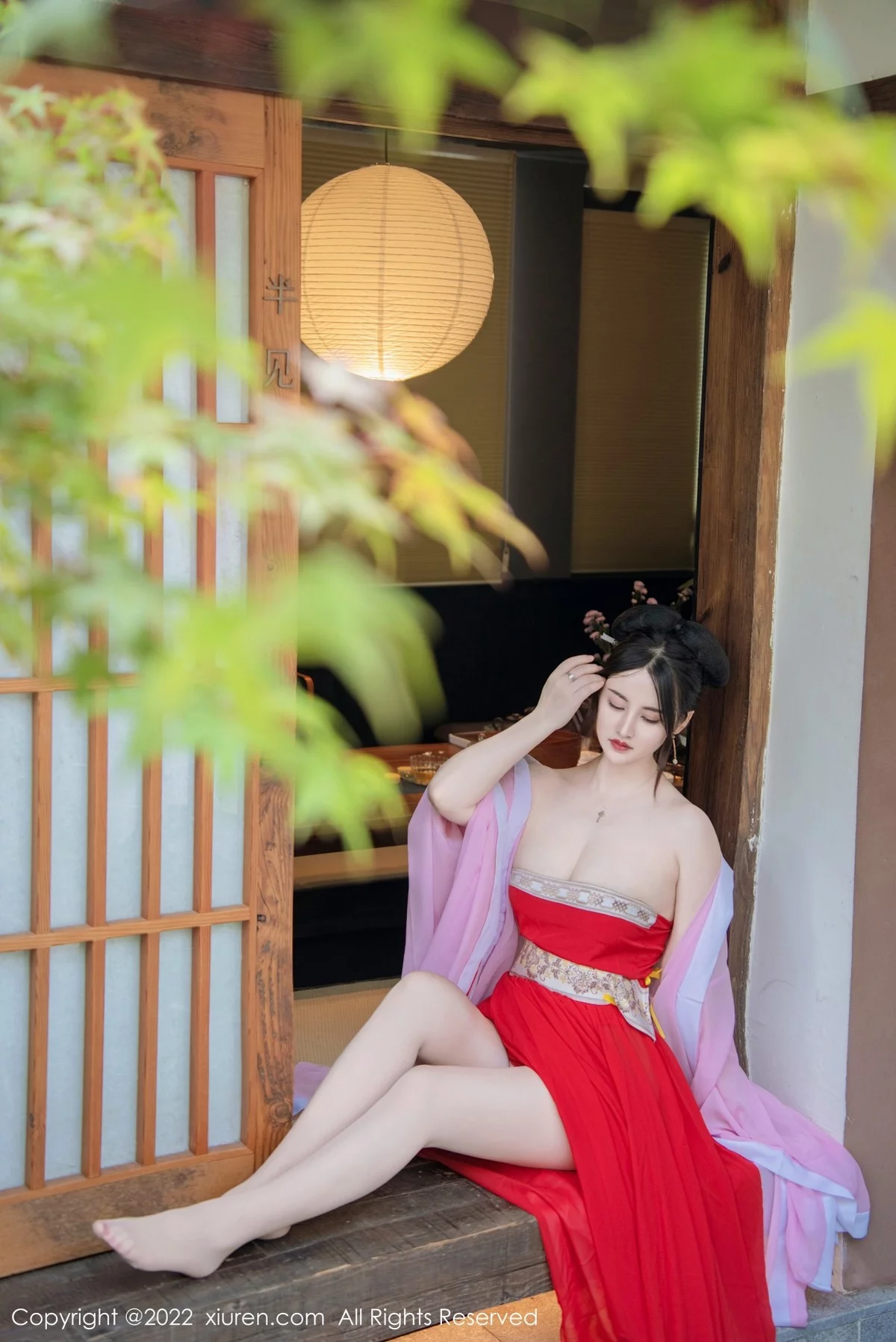 [[XiuRen秀人网]秀人网]No.5141_模特诗诗kiki性感古装服饰配无内肉丝半脱秀惹火身材诱惑写真80P