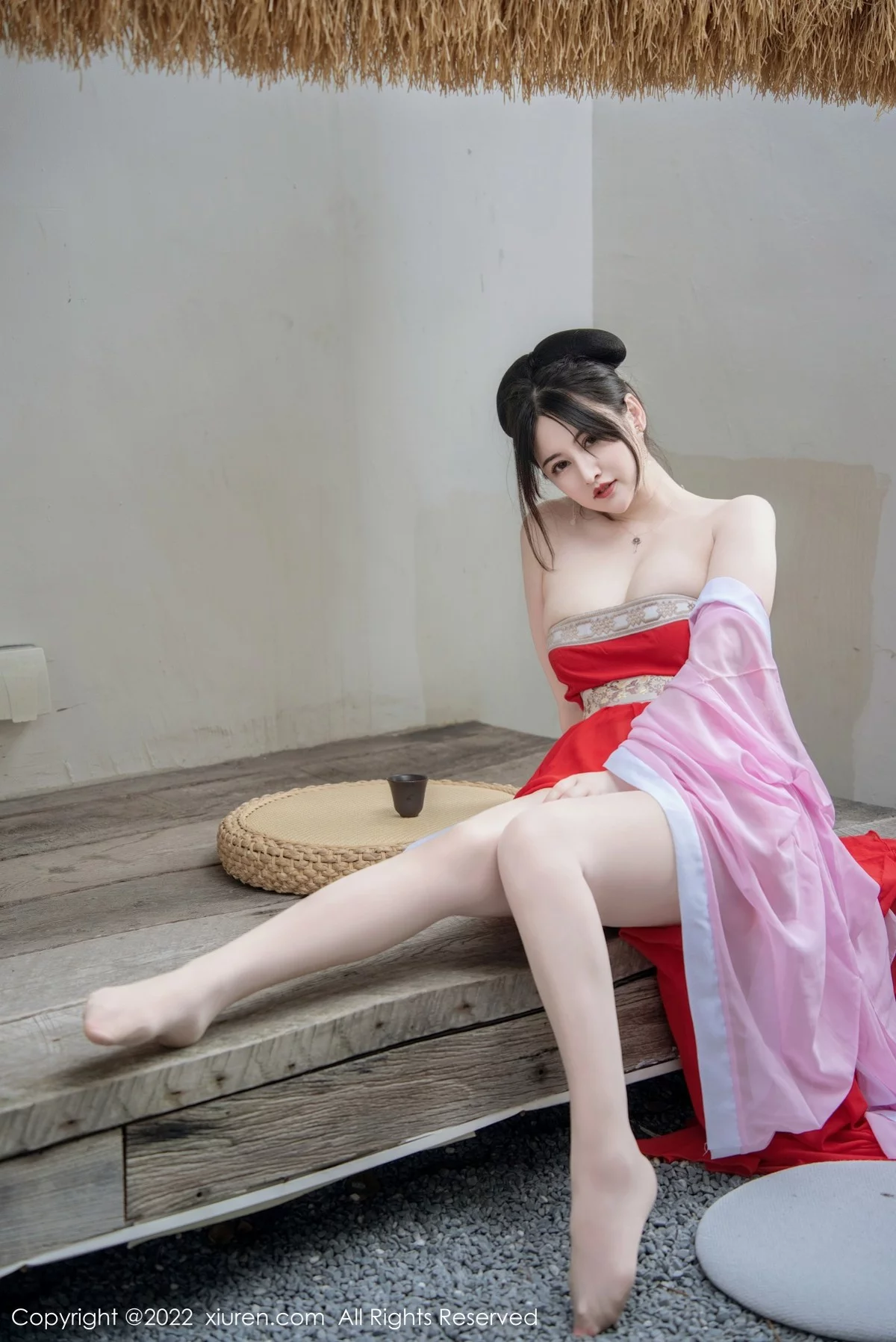 [[XiuRen秀人网]秀人网]No.5141_模特诗诗kiki性感古装服饰配无内肉丝半脱秀惹火身材诱惑写真80P