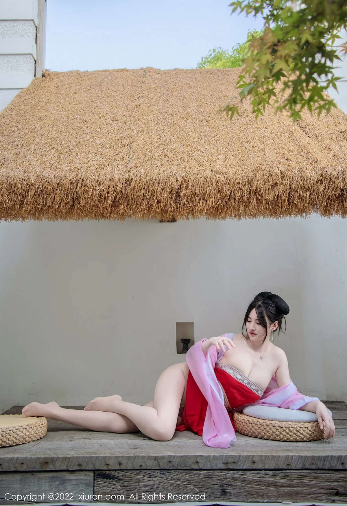 [[XiuRen秀人网]秀人网]No.5141_模特诗诗kiki性感古装服饰配无内肉丝半脱秀惹火身材诱惑写真80P