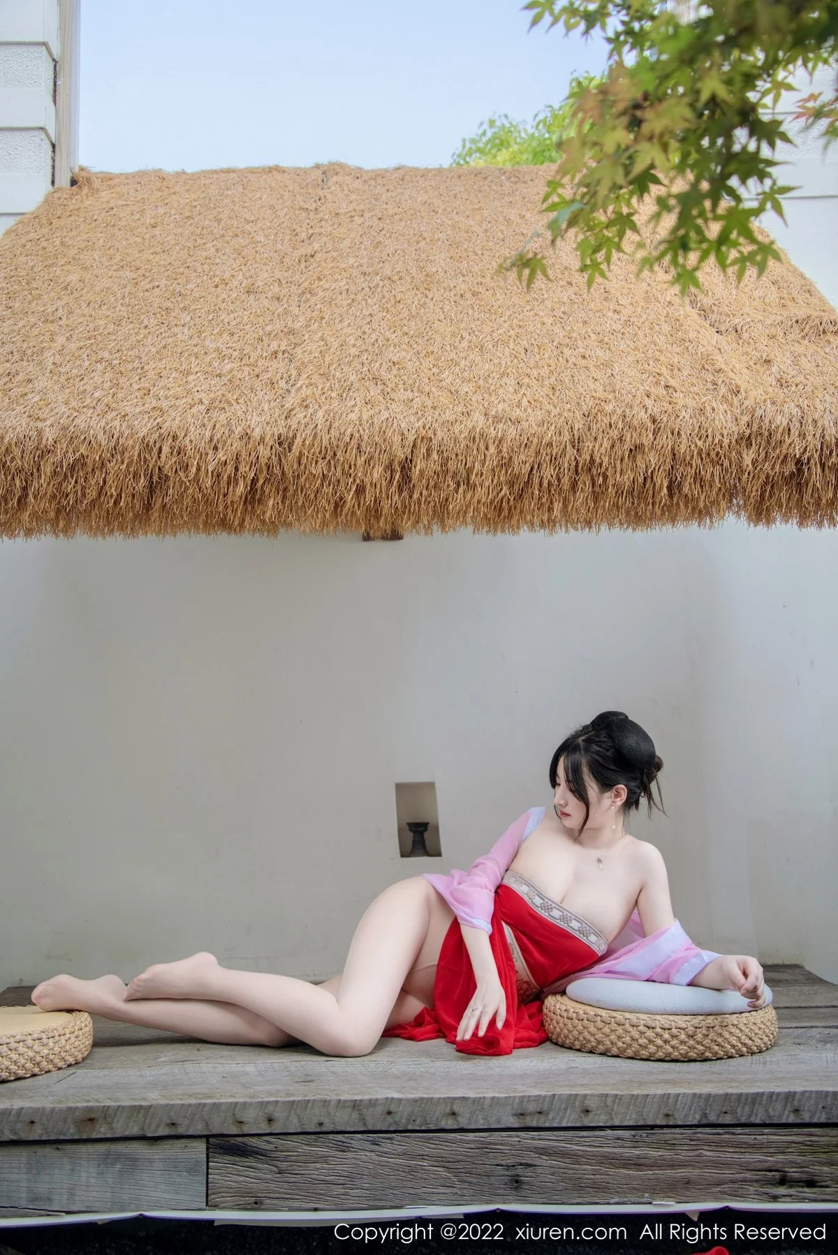 [[XiuRen秀人网]秀人网]No.5141_模特诗诗kiki性感古装服饰配无内肉丝半脱秀惹火身材诱惑写真80P