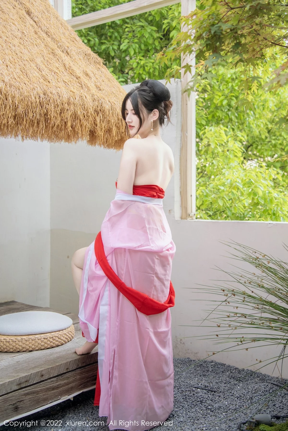 [[XiuRen秀人网]秀人网]No.5141_模特诗诗kiki性感古装服饰配无内肉丝半脱秀惹火身材诱惑写真80P