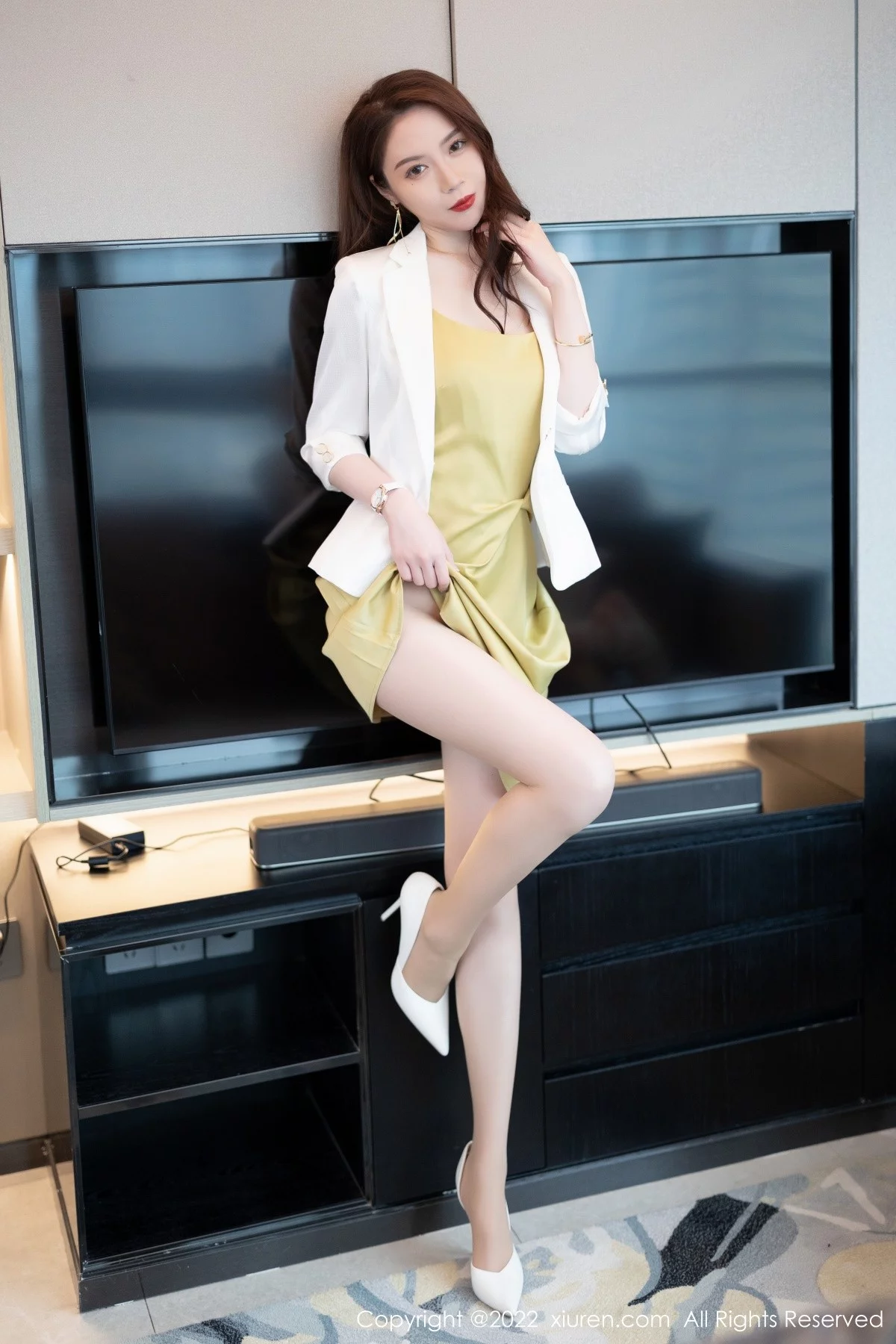 [[XiuRen秀人网]秀人网]No.5147_模特梦心玥佛山心愿旅拍脱吊带裙露黄色内衣超薄肉丝诱惑写真82P