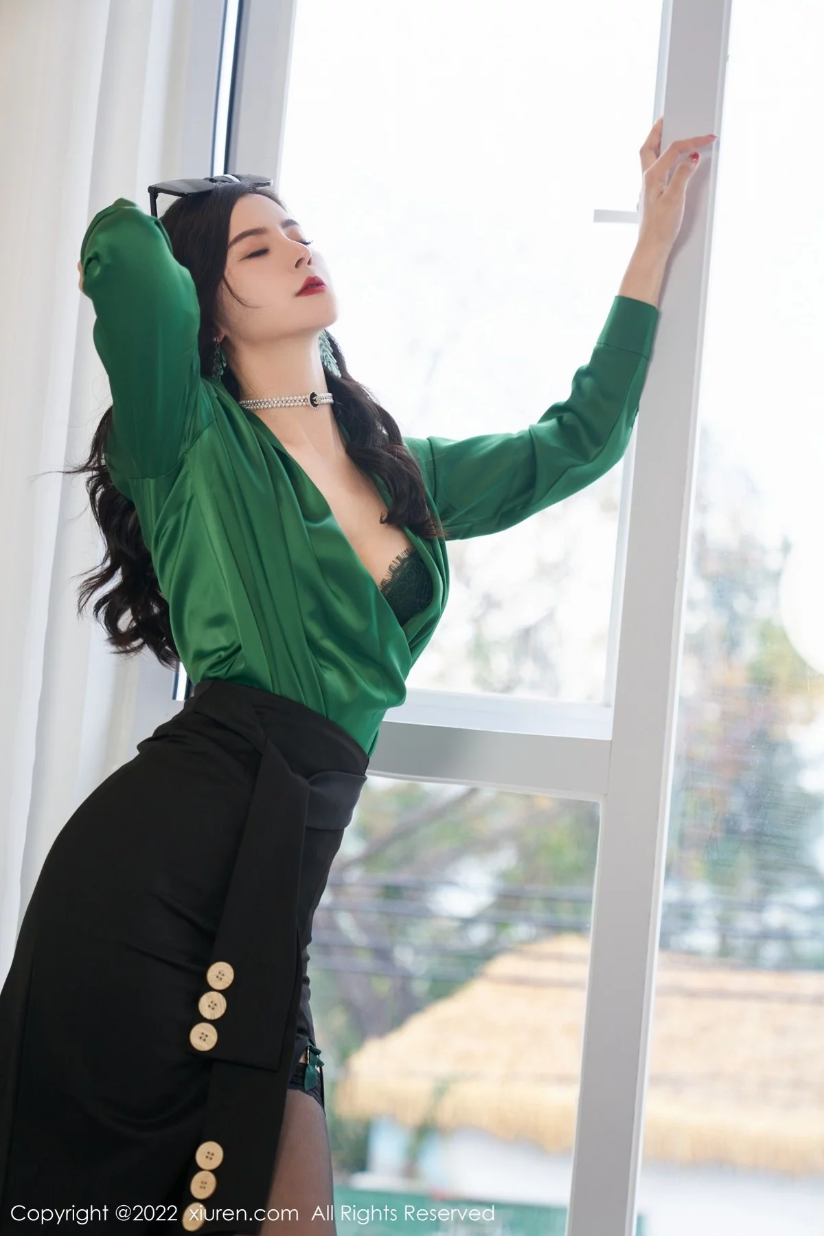 [[XiuRen秀人网]秀人网]No.5153_模特小蛮妖Yummy私房半脱露绿色蕾丝内衣配黑蕾丝袜诱惑写真65P